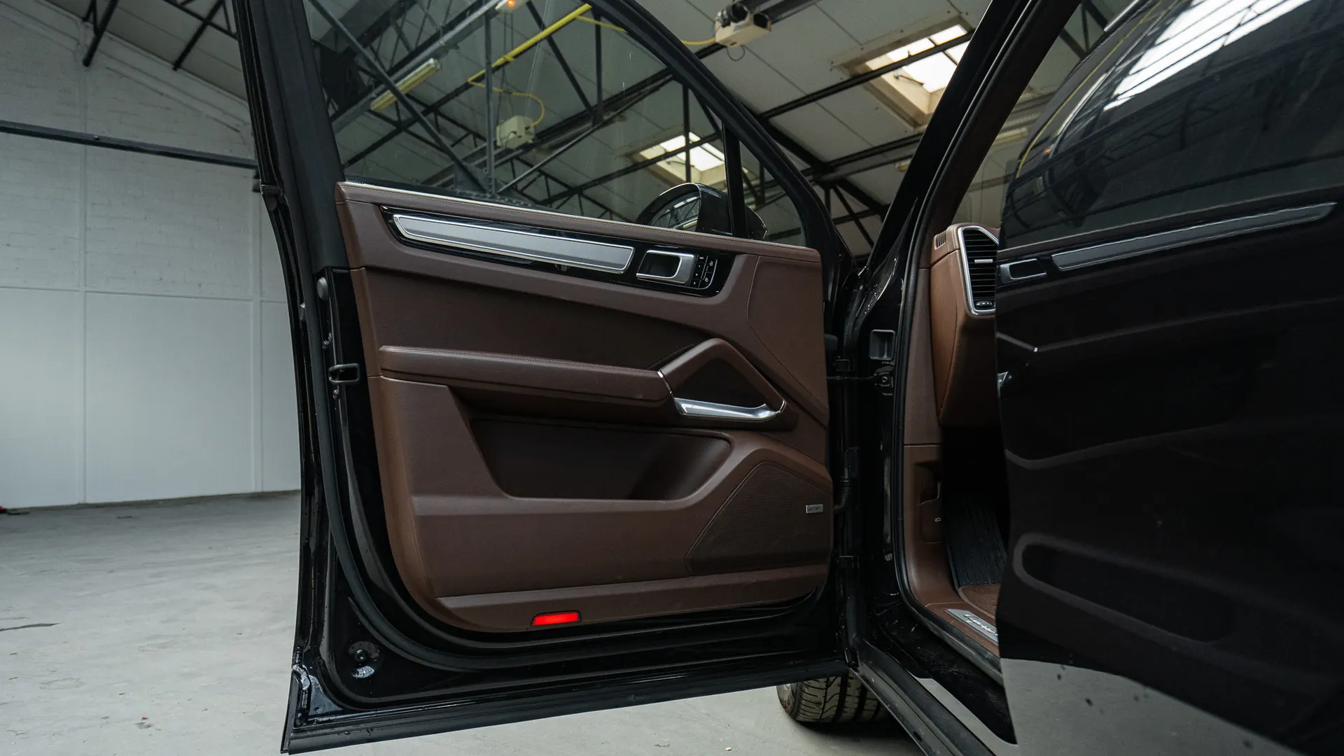 Porsche Cayenne — photo 27