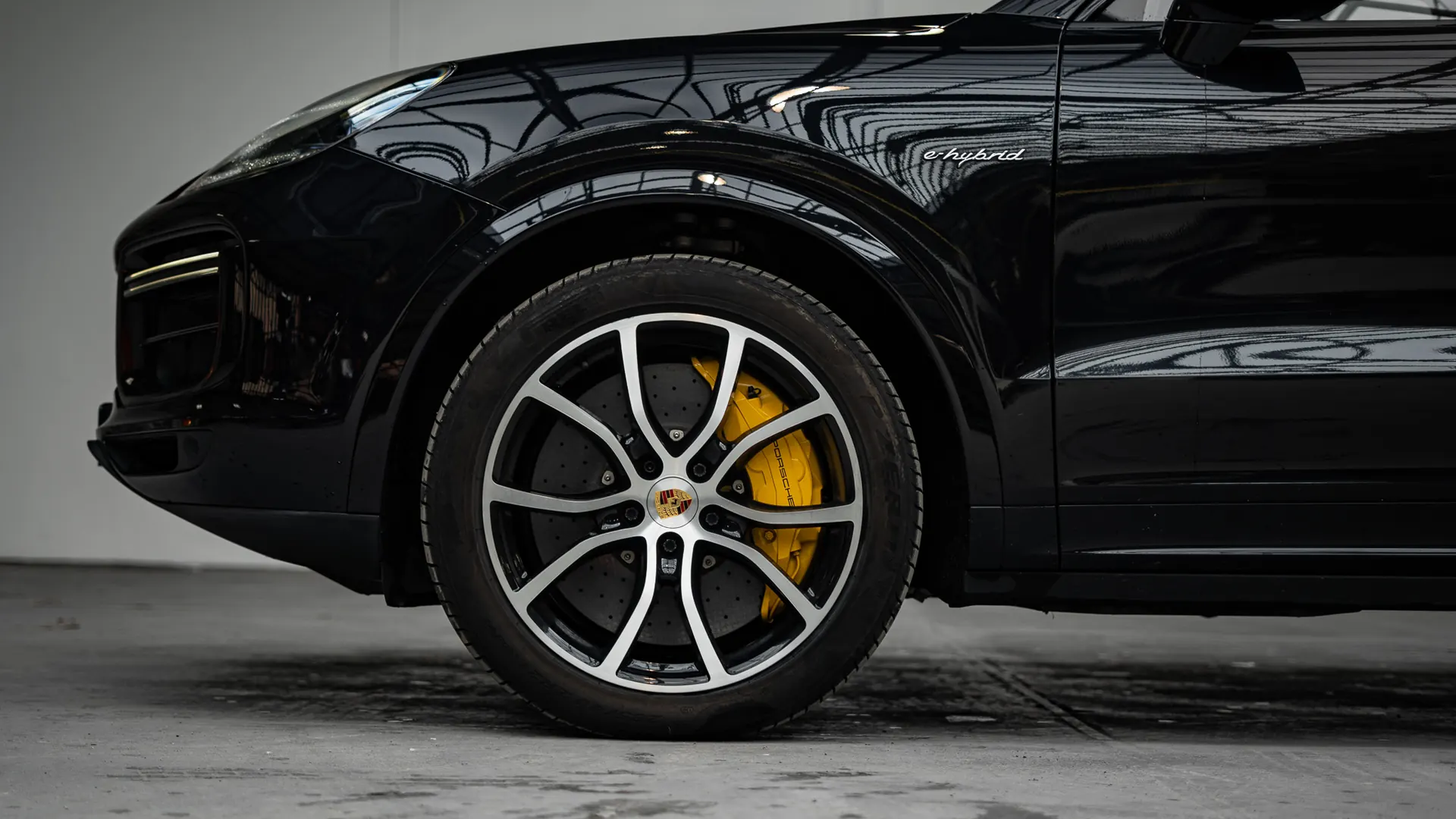 Porsche Cayenne — photo 6