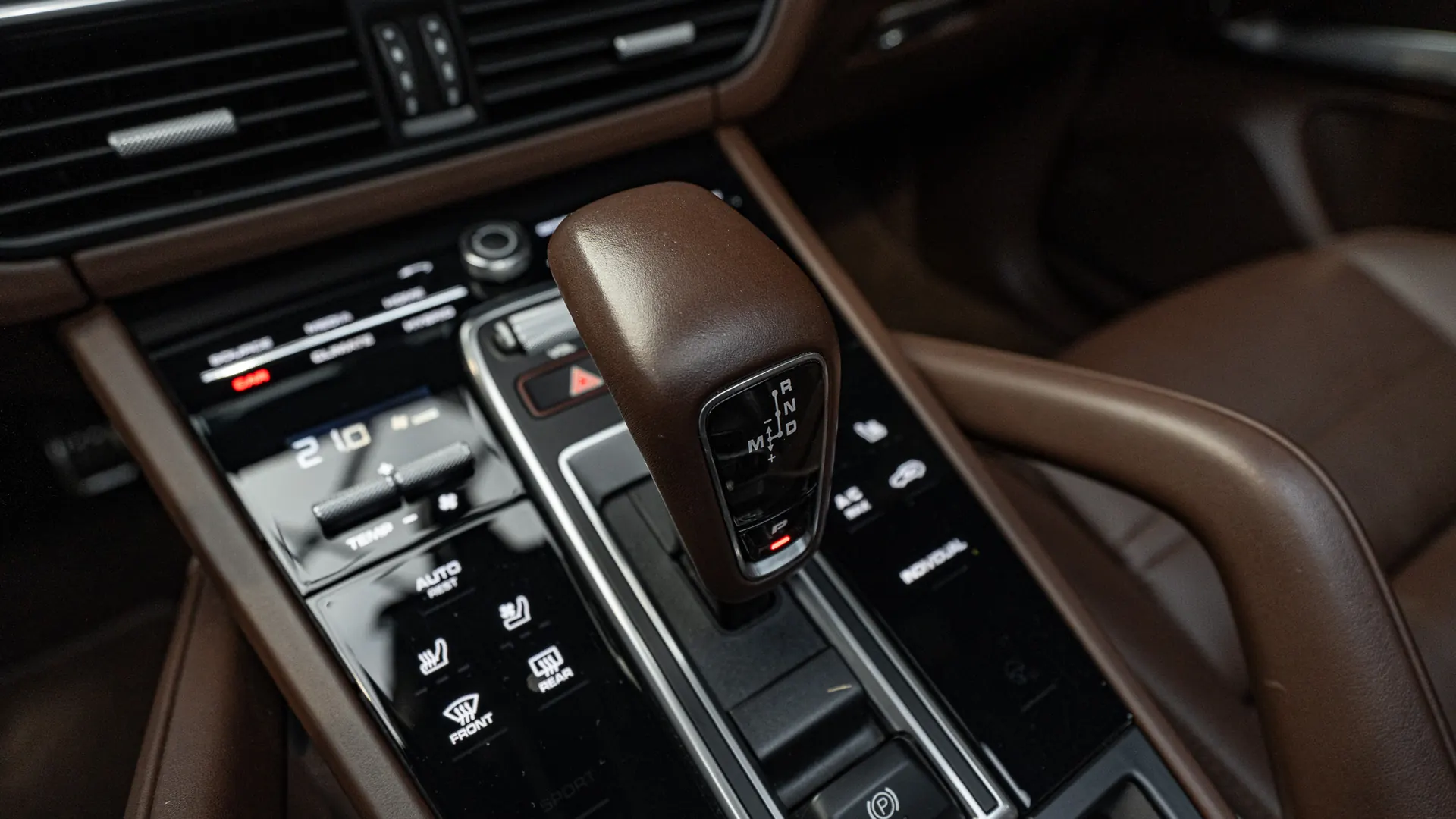 Porsche Cayenne — photo 22
