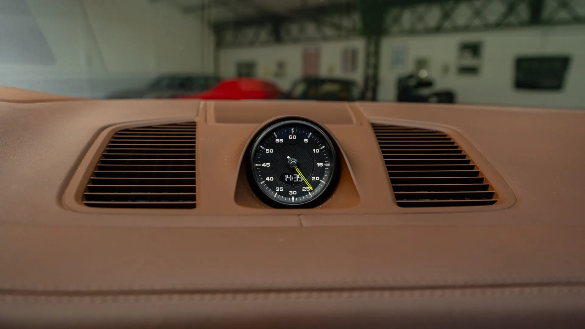 Porsche Cayenne — photo 18