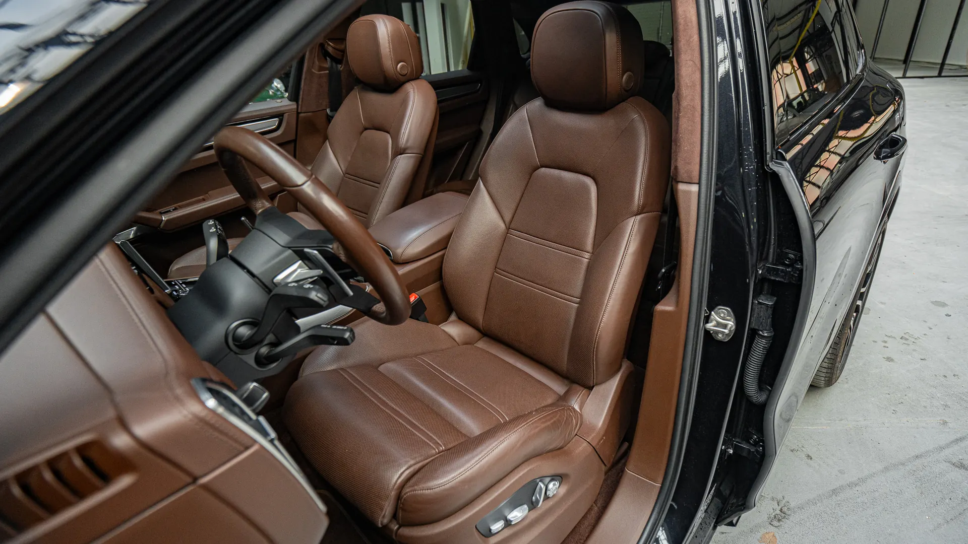 Porsche Cayenne — photo 10