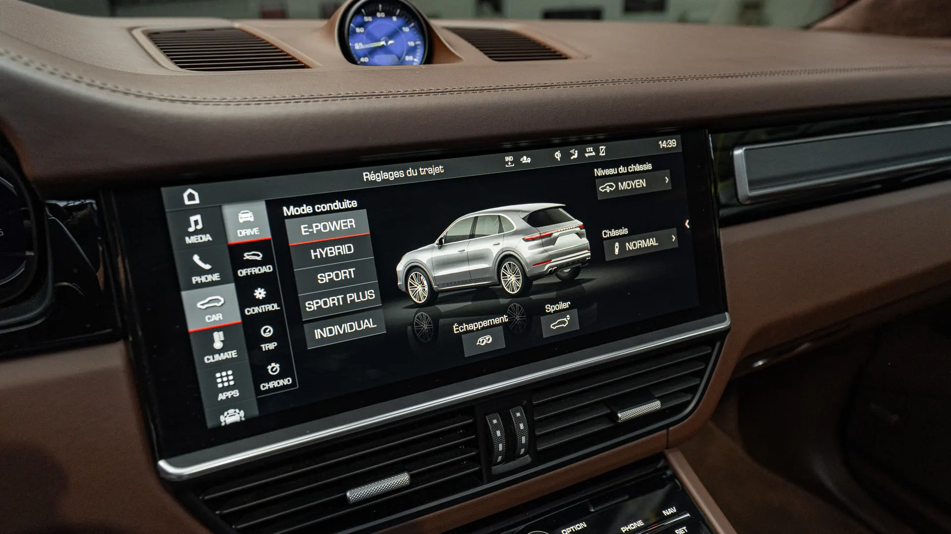Porsche Cayenne — photo 19