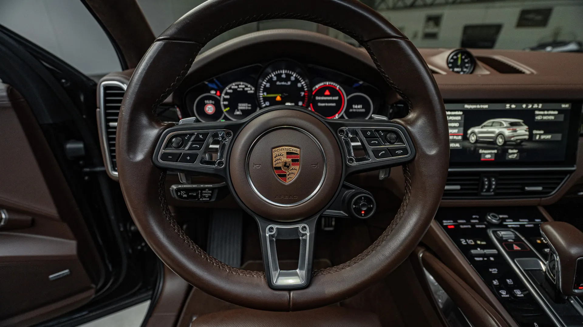 Porsche Cayenne — photo 13