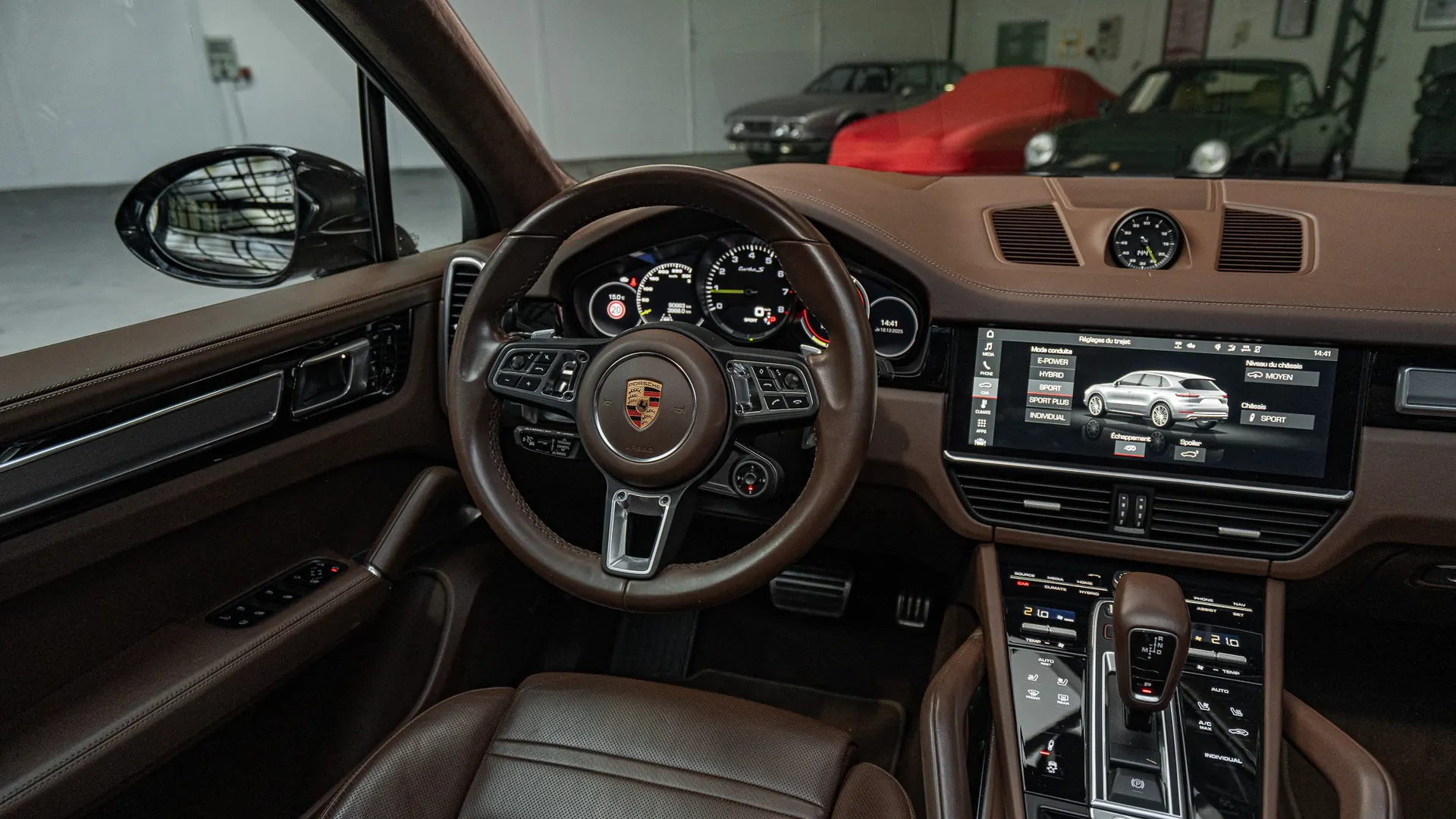 Porsche Cayenne — photo 12