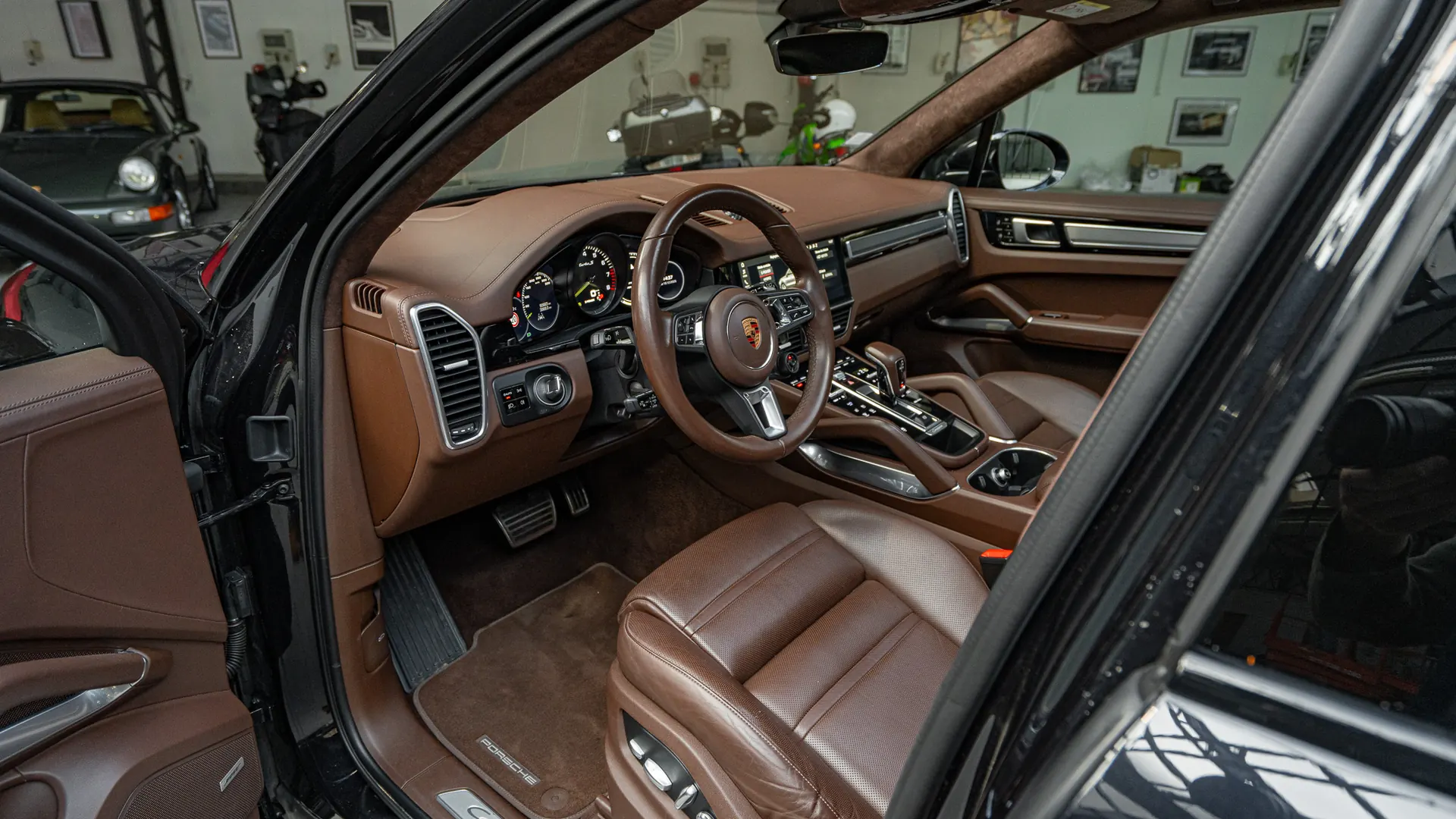 Porsche Cayenne — photo 8