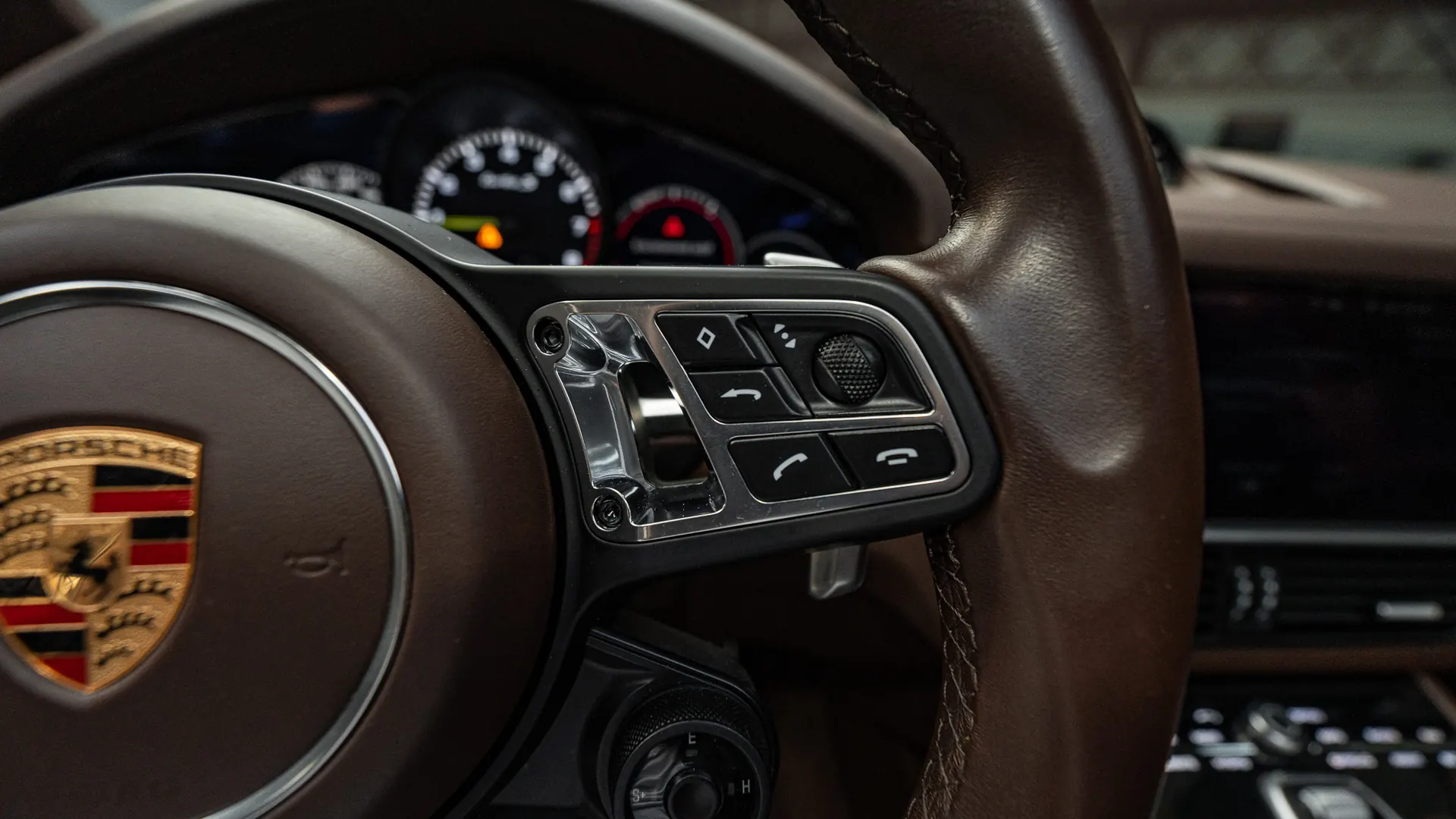 Porsche Cayenne — photo 17
