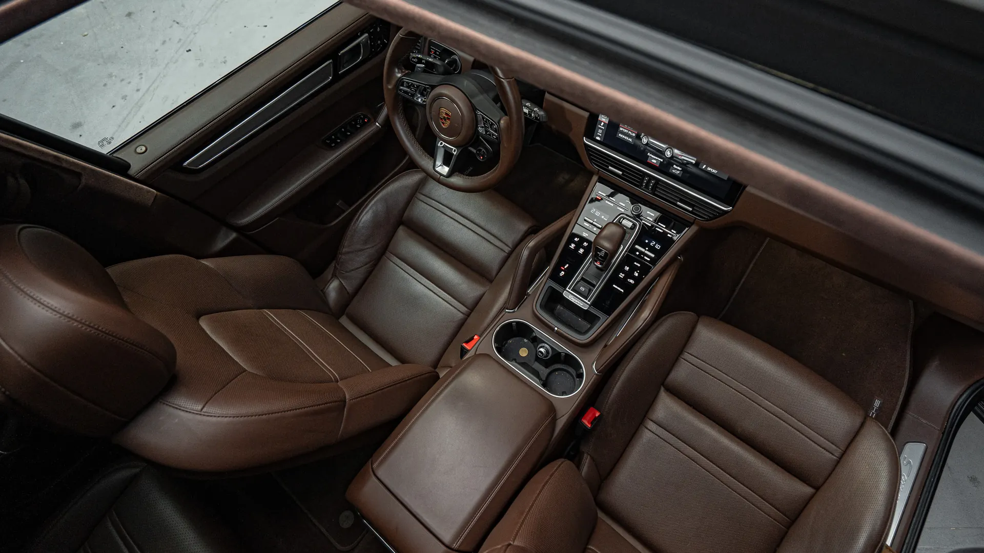 Porsche Cayenne — photo 26