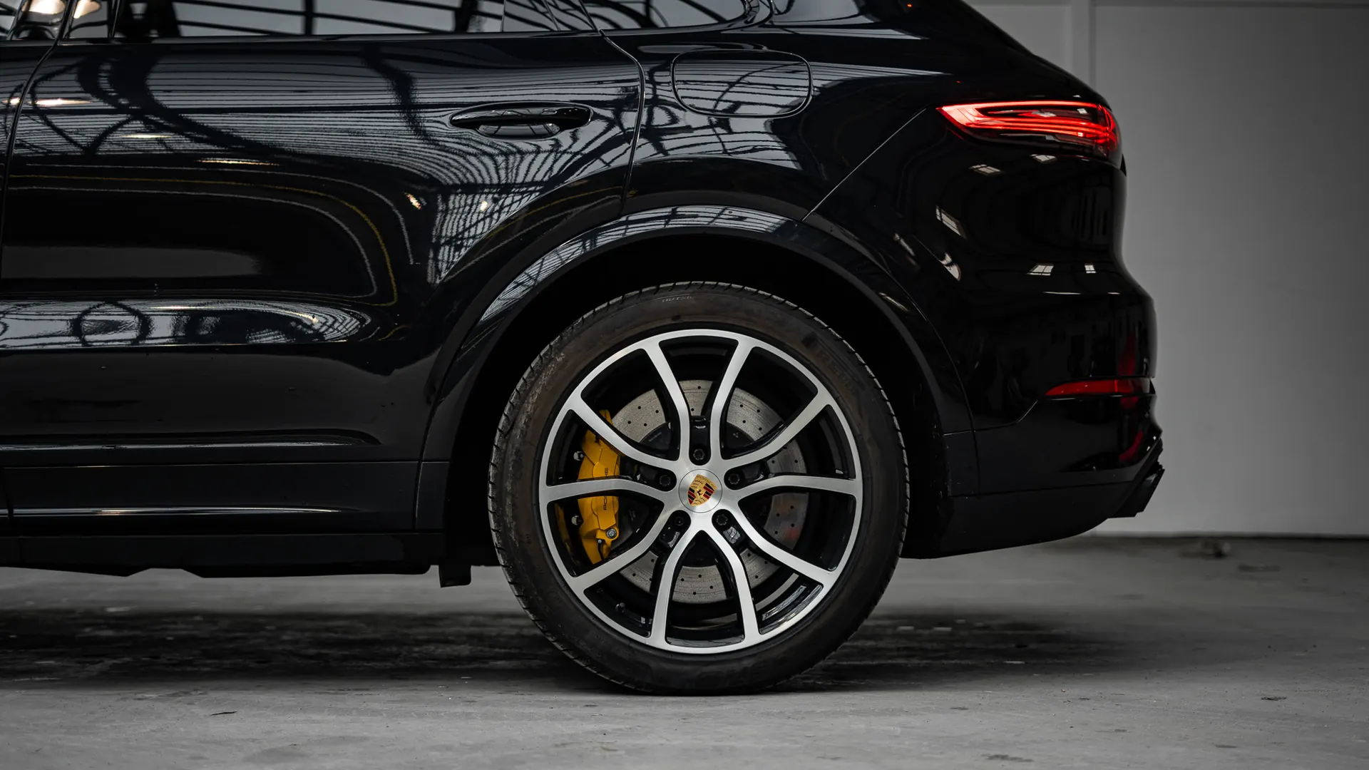 Porsche Cayenne — photo 7