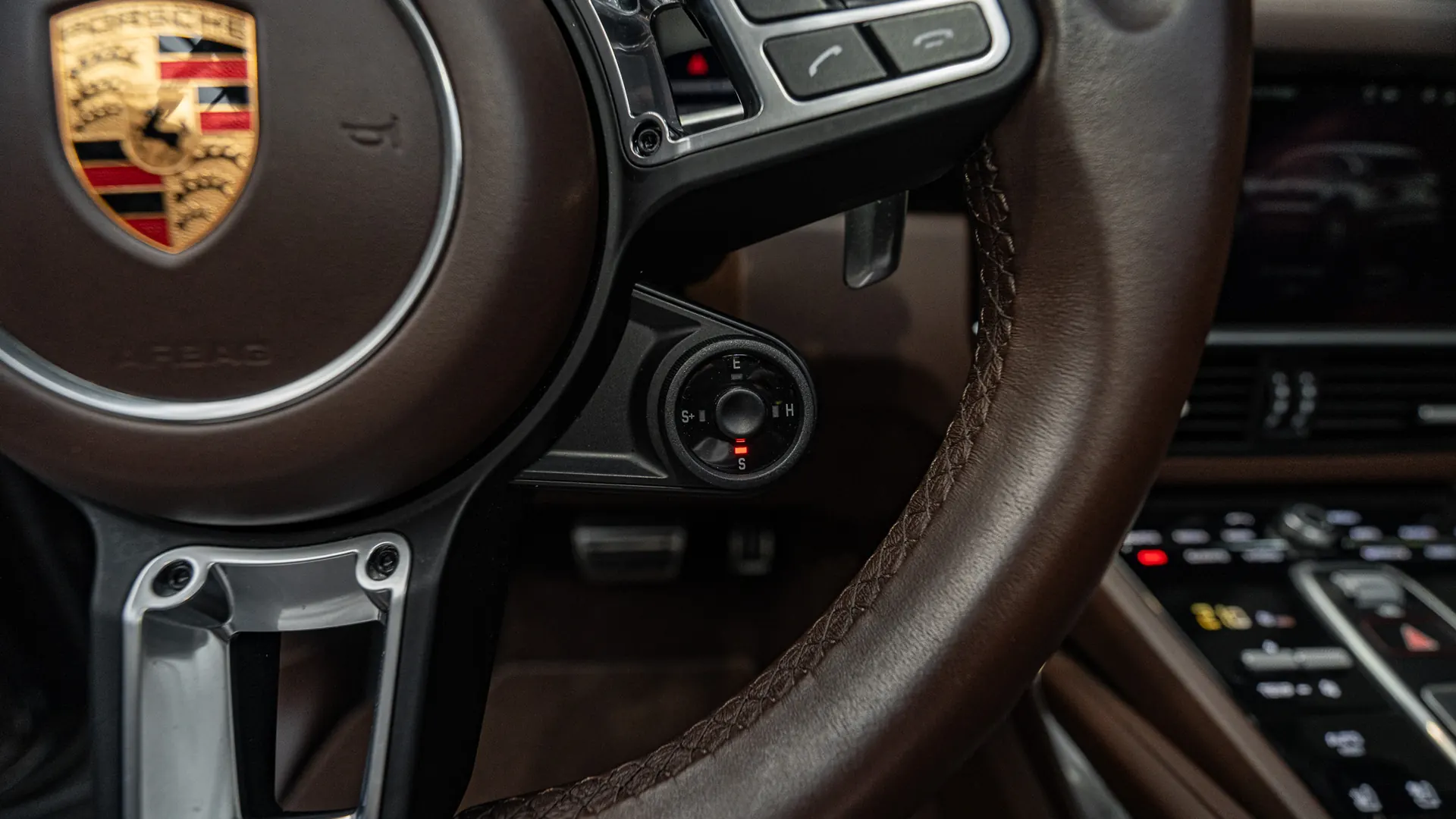 Porsche Cayenne — photo 16