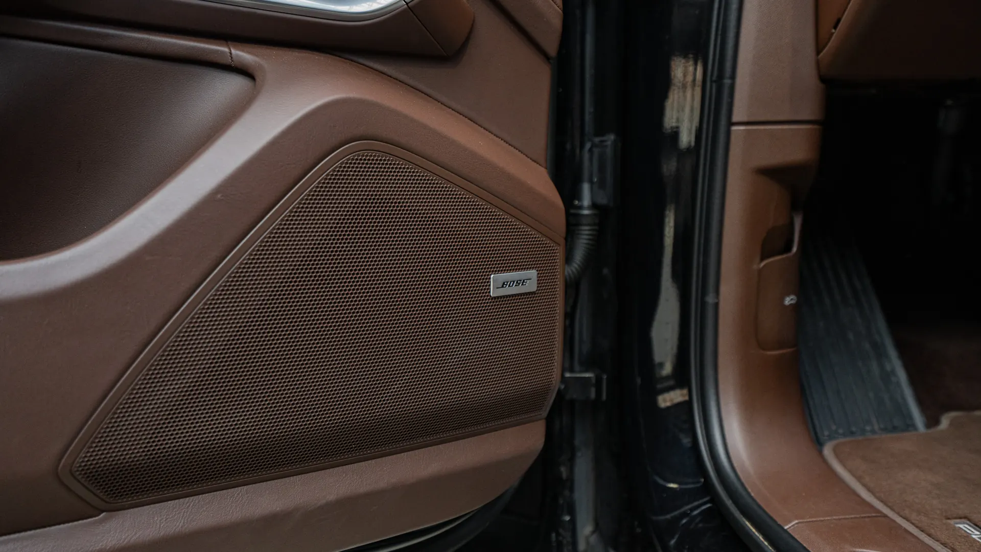 Porsche Cayenne — photo 28