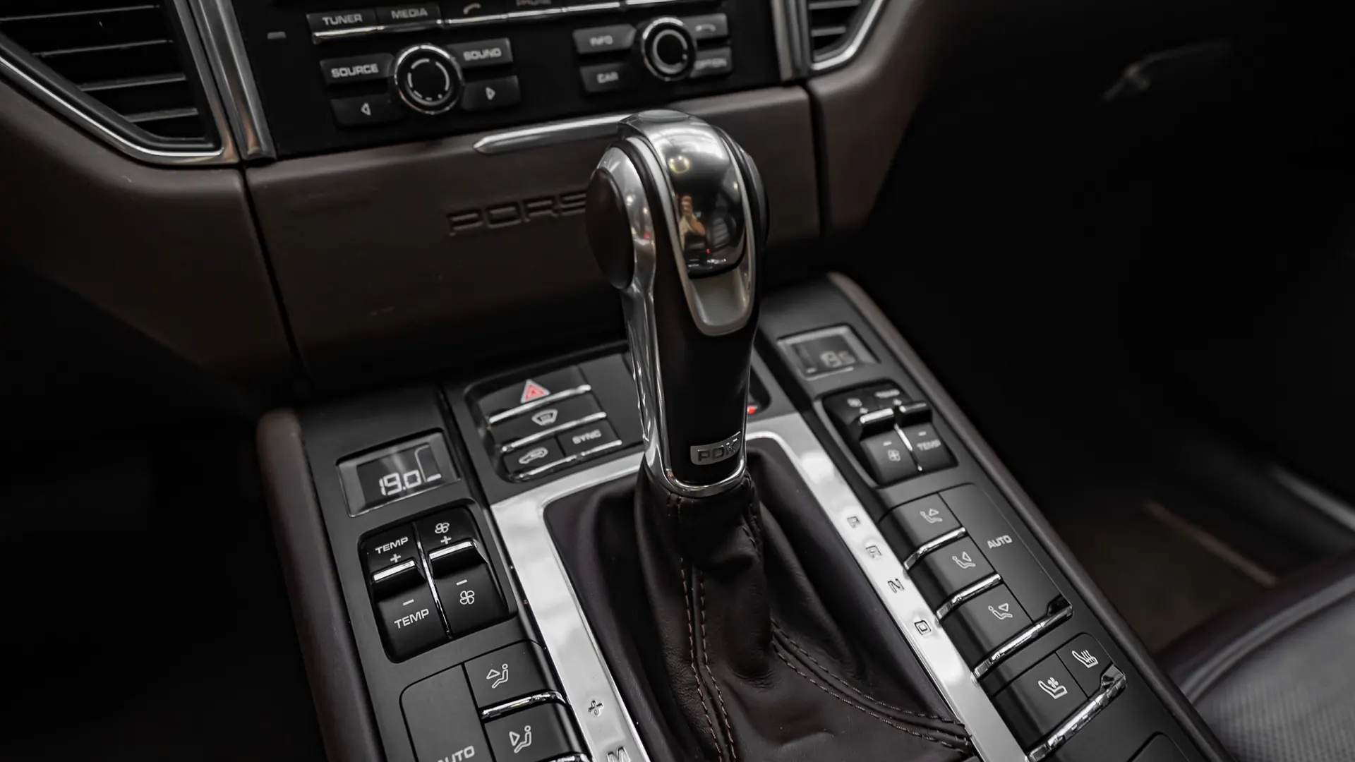 Porsche Macan — photo 23