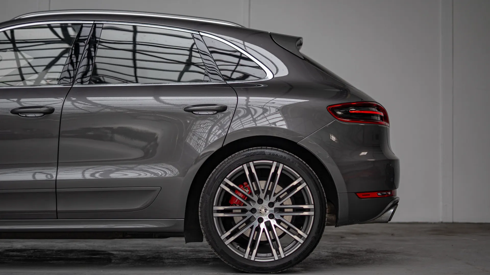 Porsche Macan — photo 7