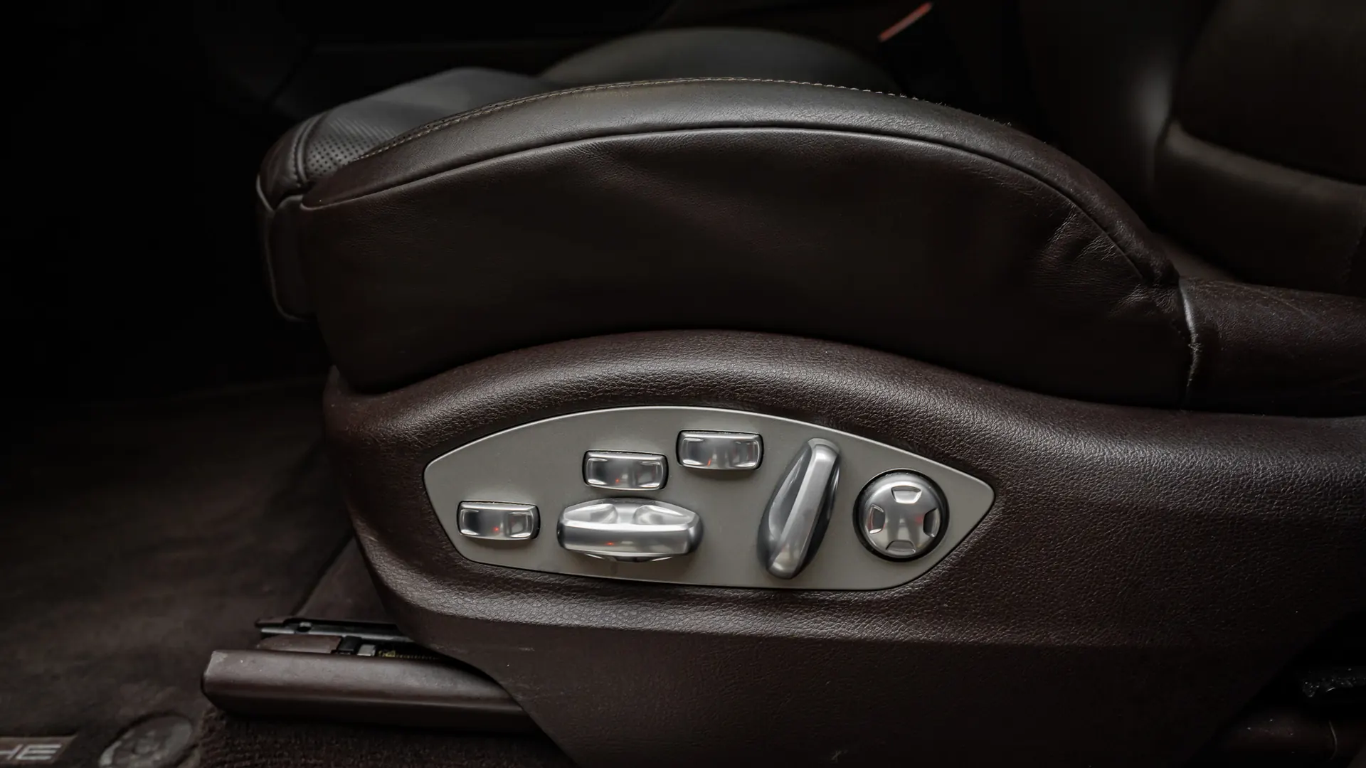 Porsche Macan — photo 21