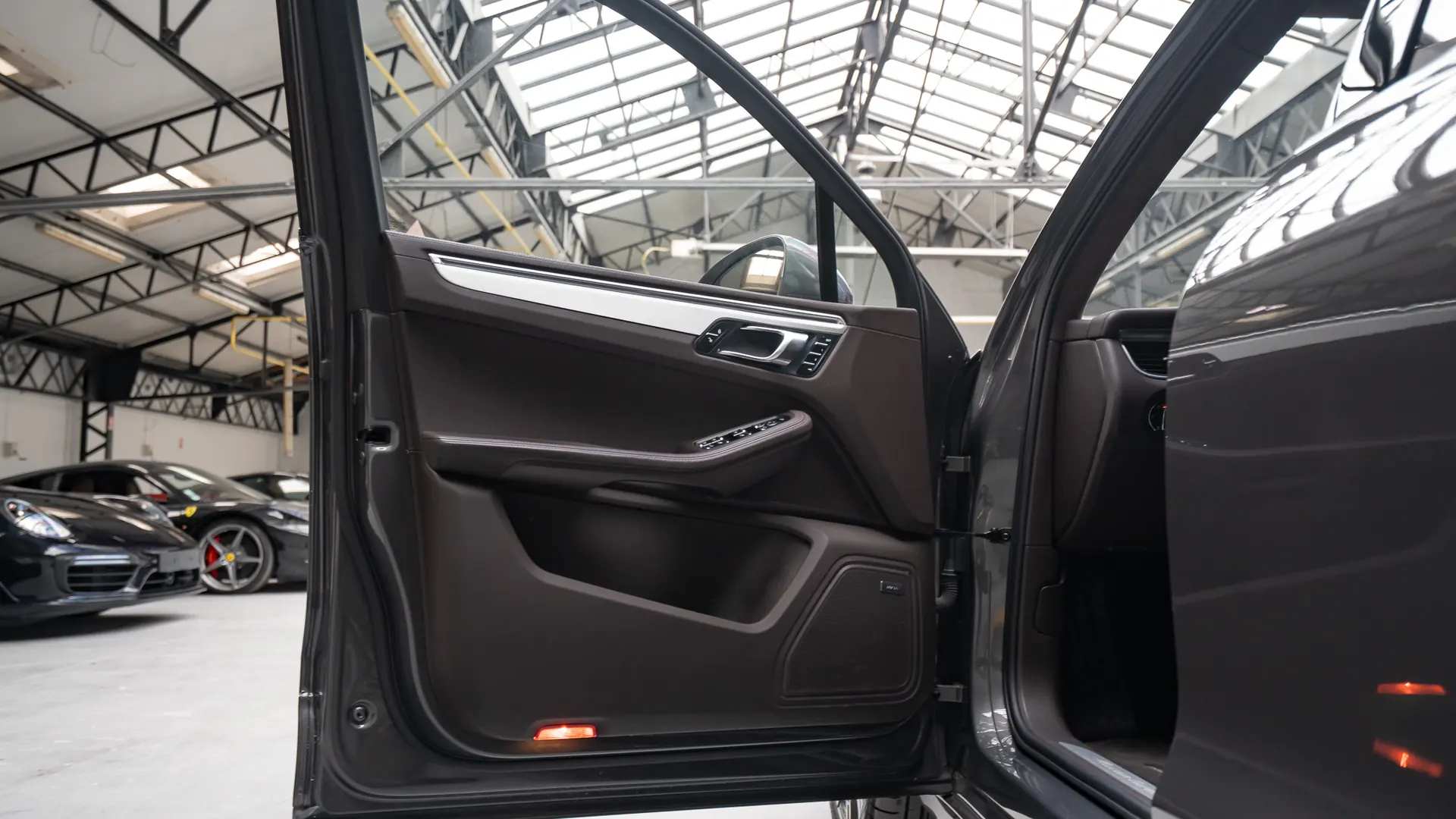 Porsche Macan — photo 17