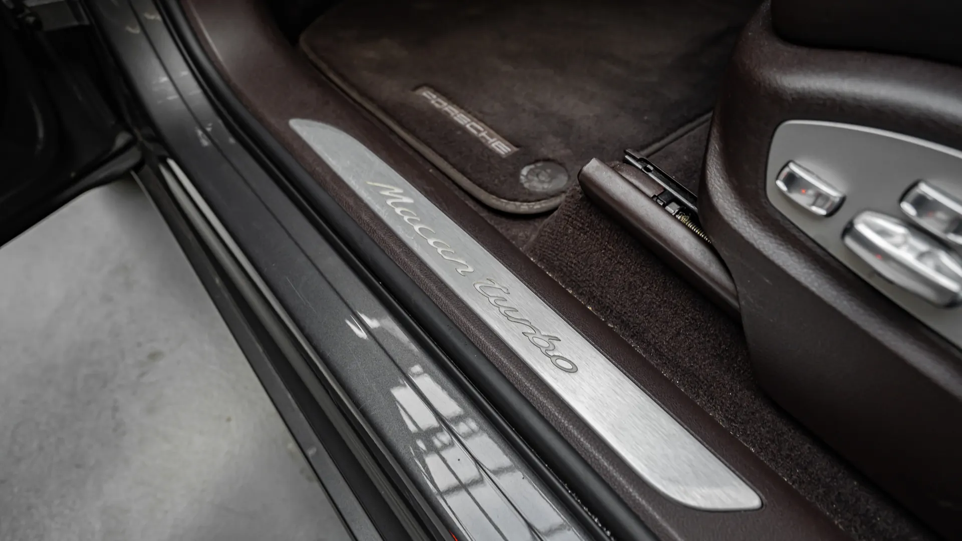 Porsche Macan — photo 20
