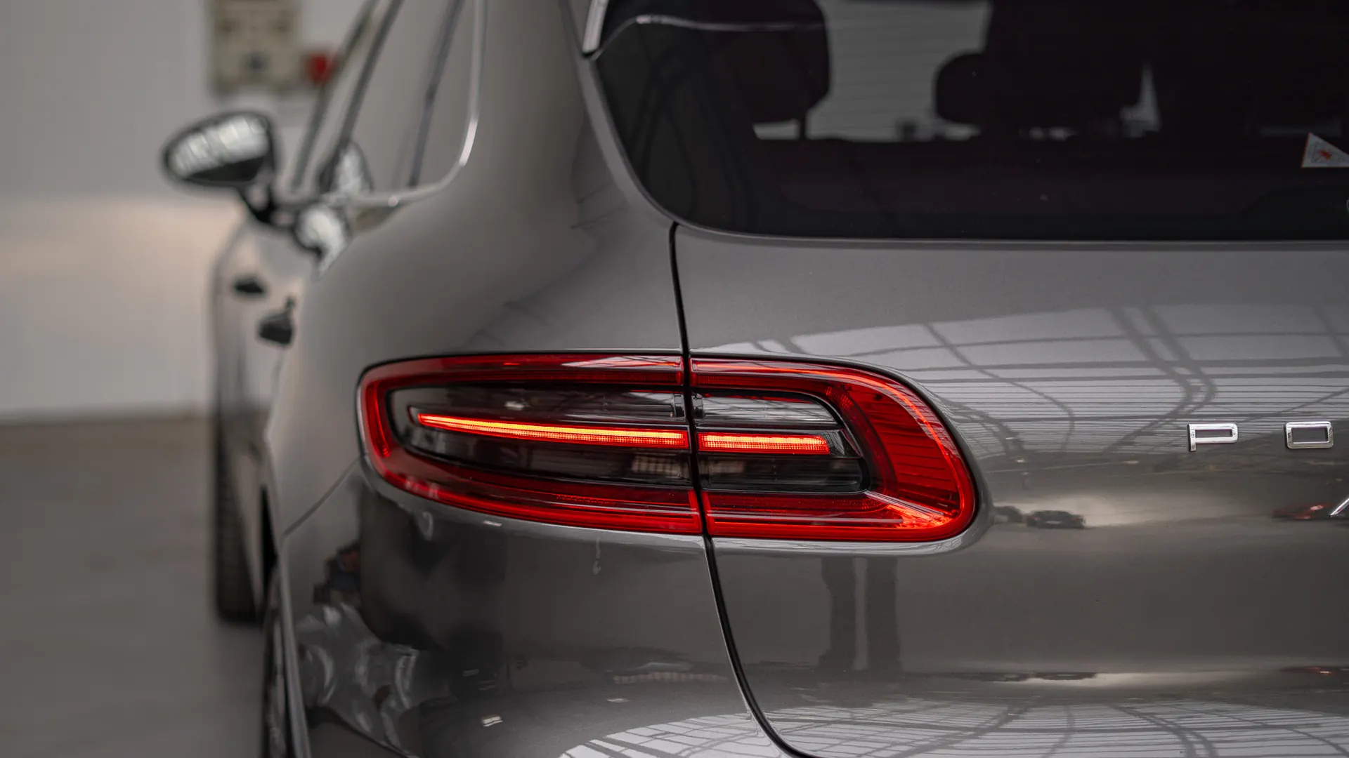 Porsche Macan — photo 36