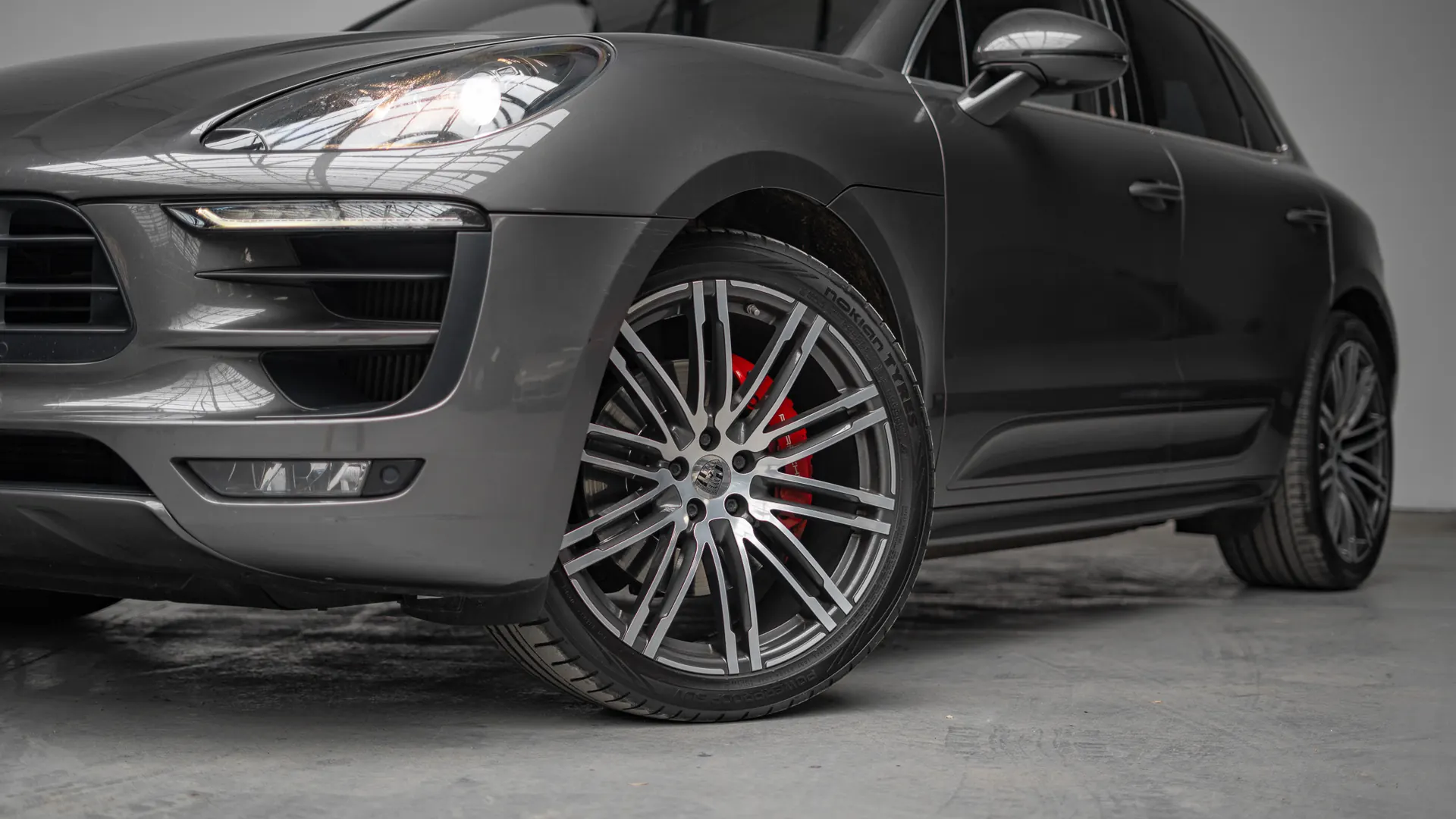 Porsche Macan — photo 34