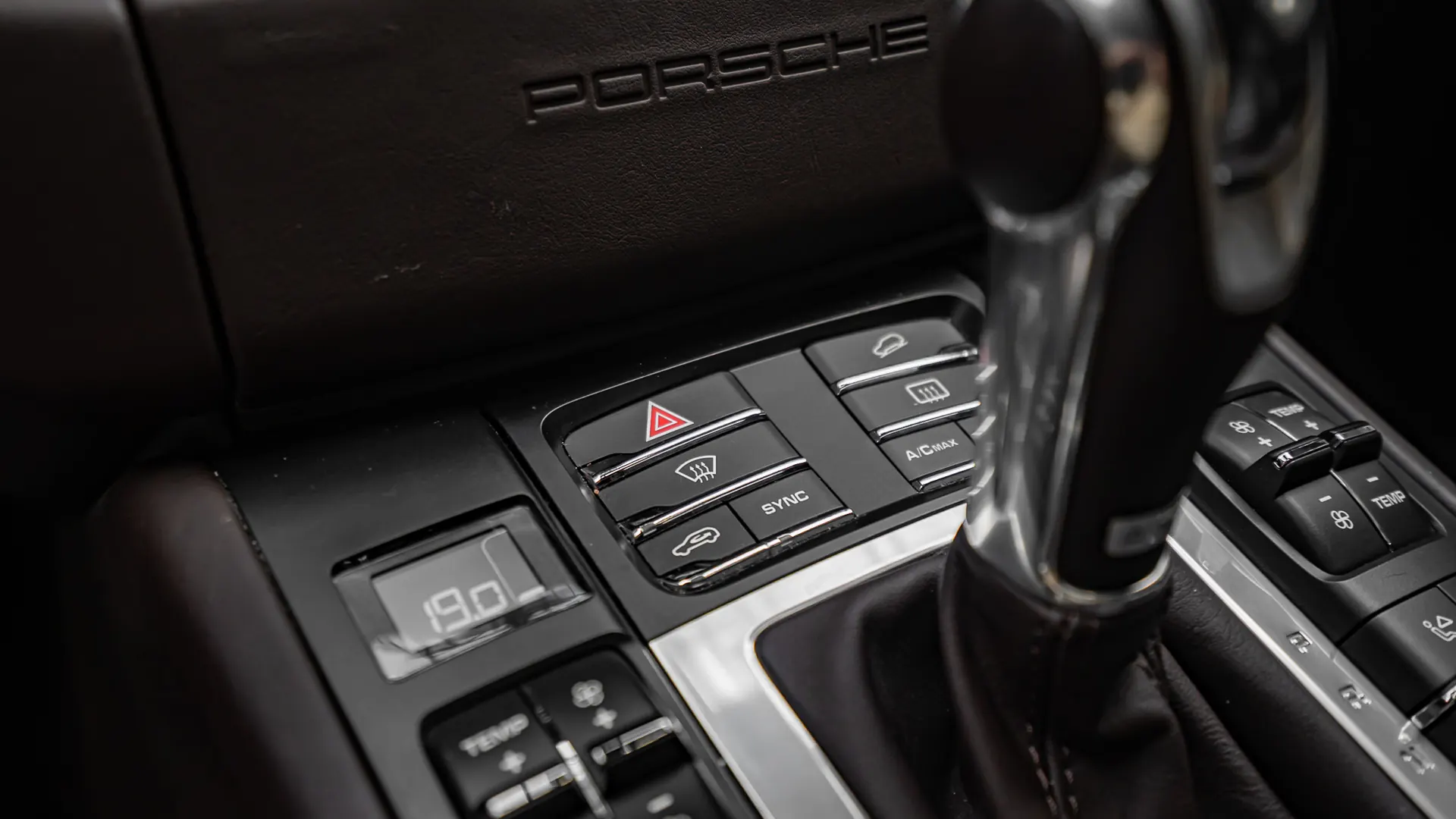 Porsche Macan — photo 24