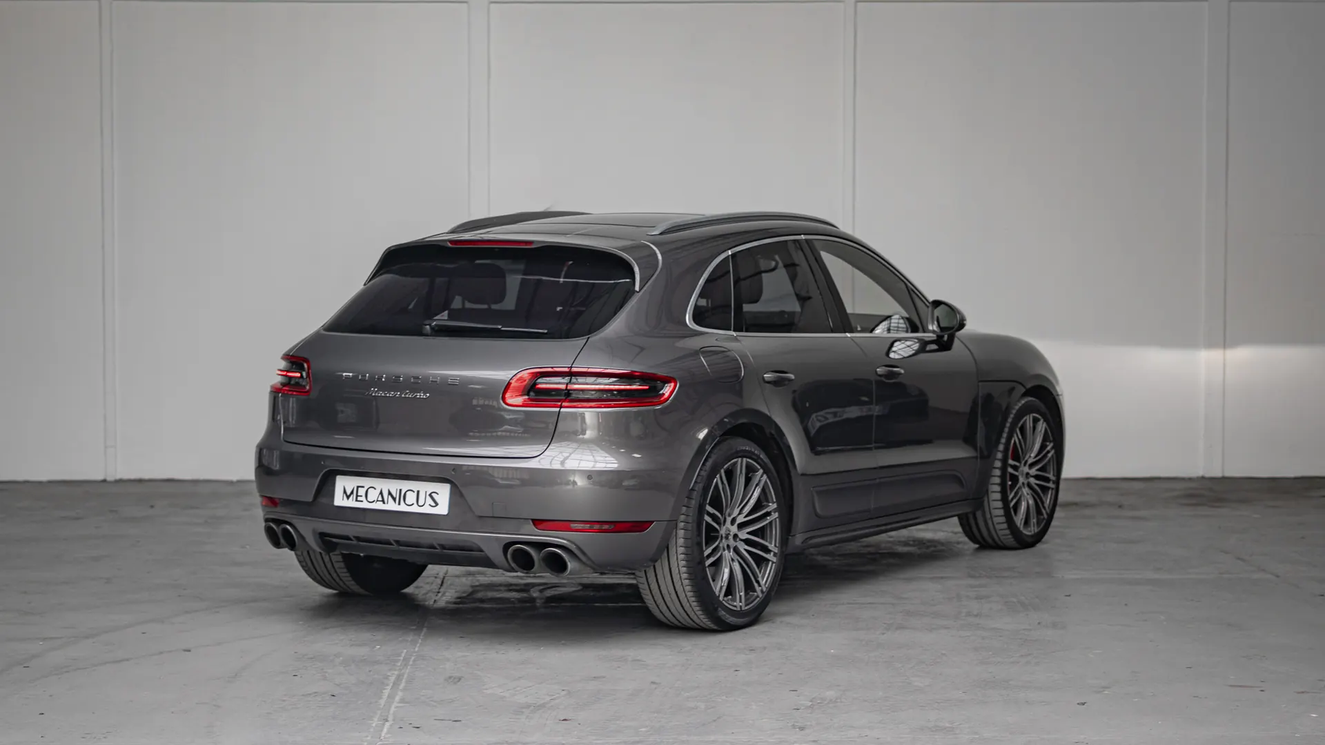 Porsche Macan — photo 2