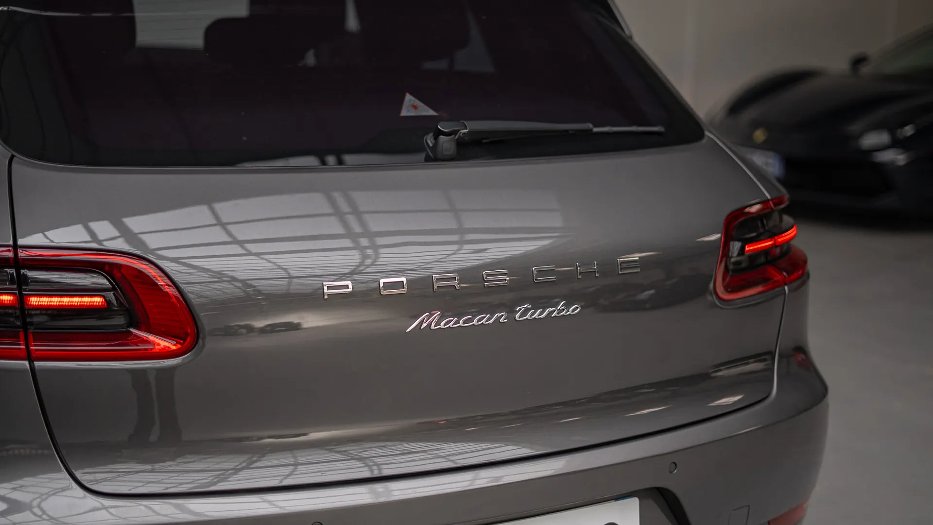 Porsche Macan — photo 37