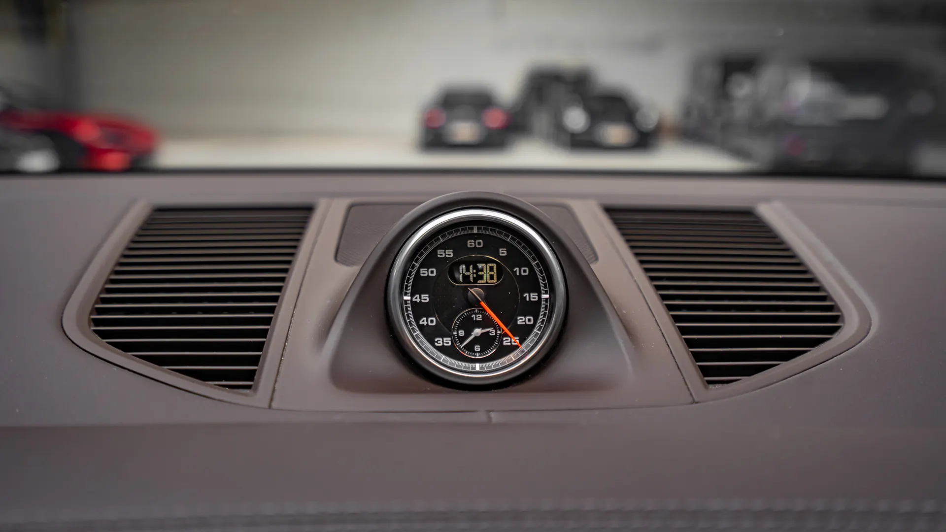 Porsche Macan — photo 16