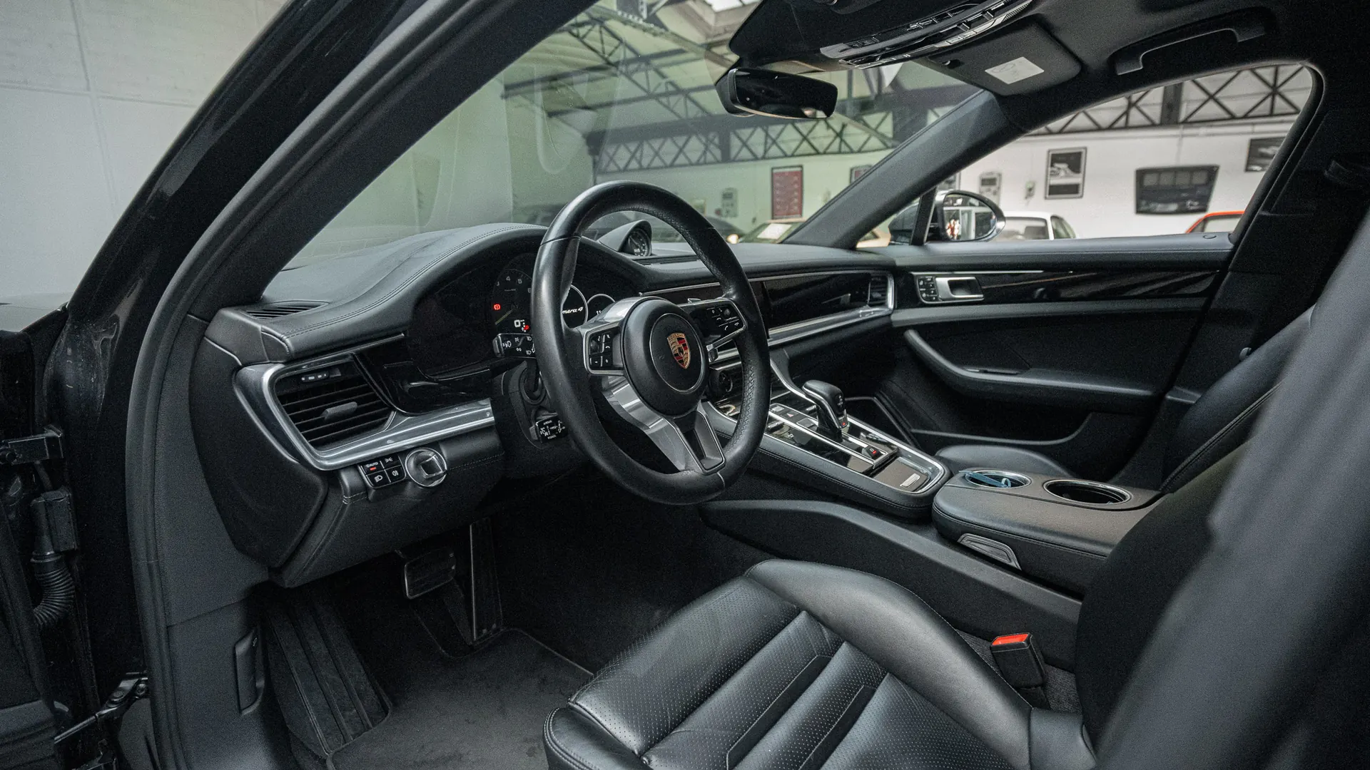 Porsche Panamera — photo 8