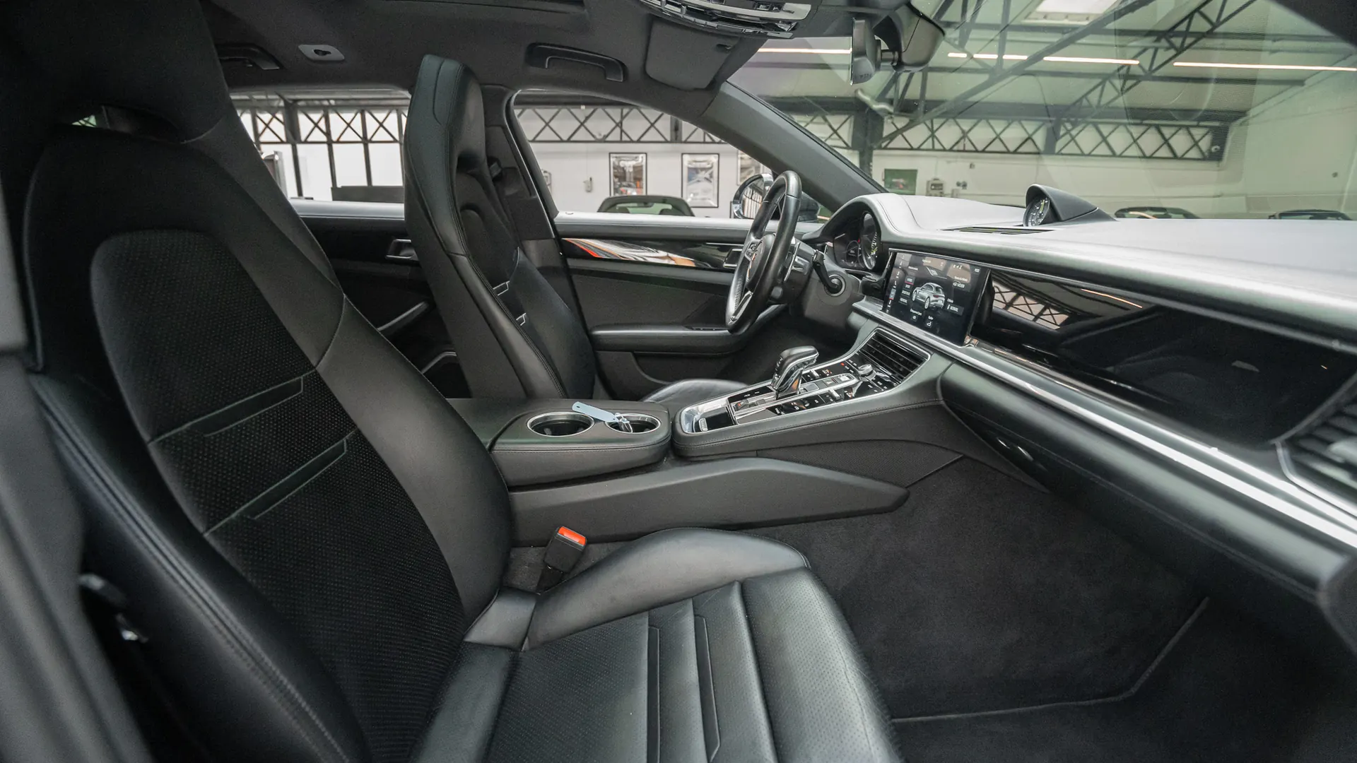 Porsche Panamera — photo 24