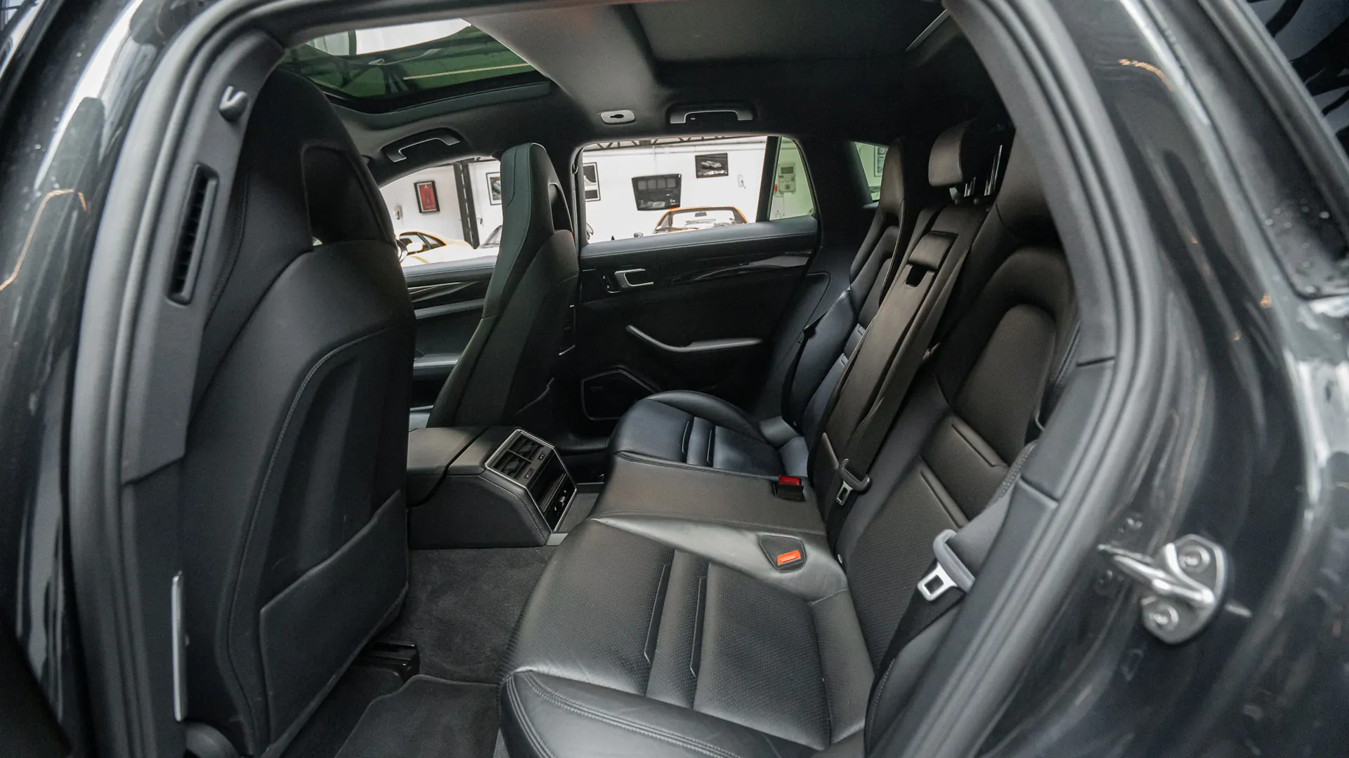 Porsche Panamera — photo 21