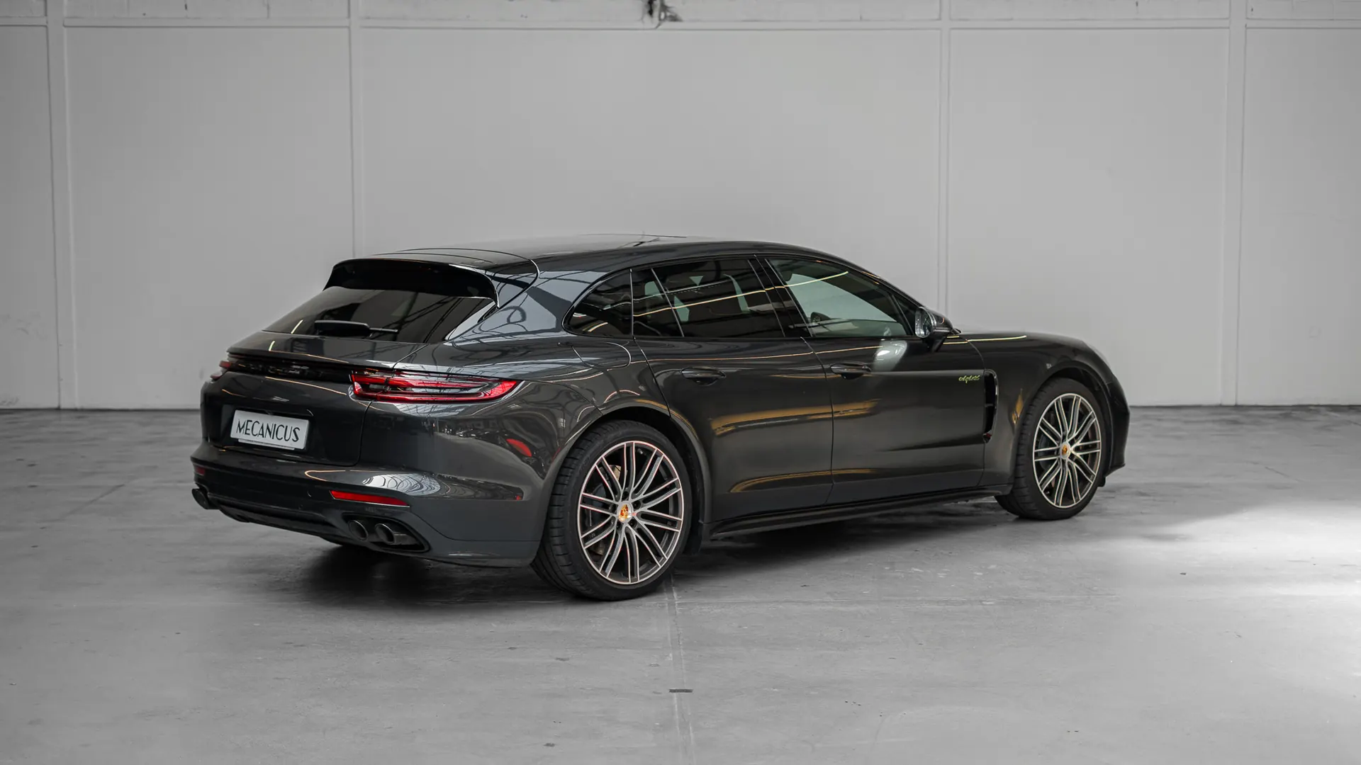 Porsche Panamera — photo 2