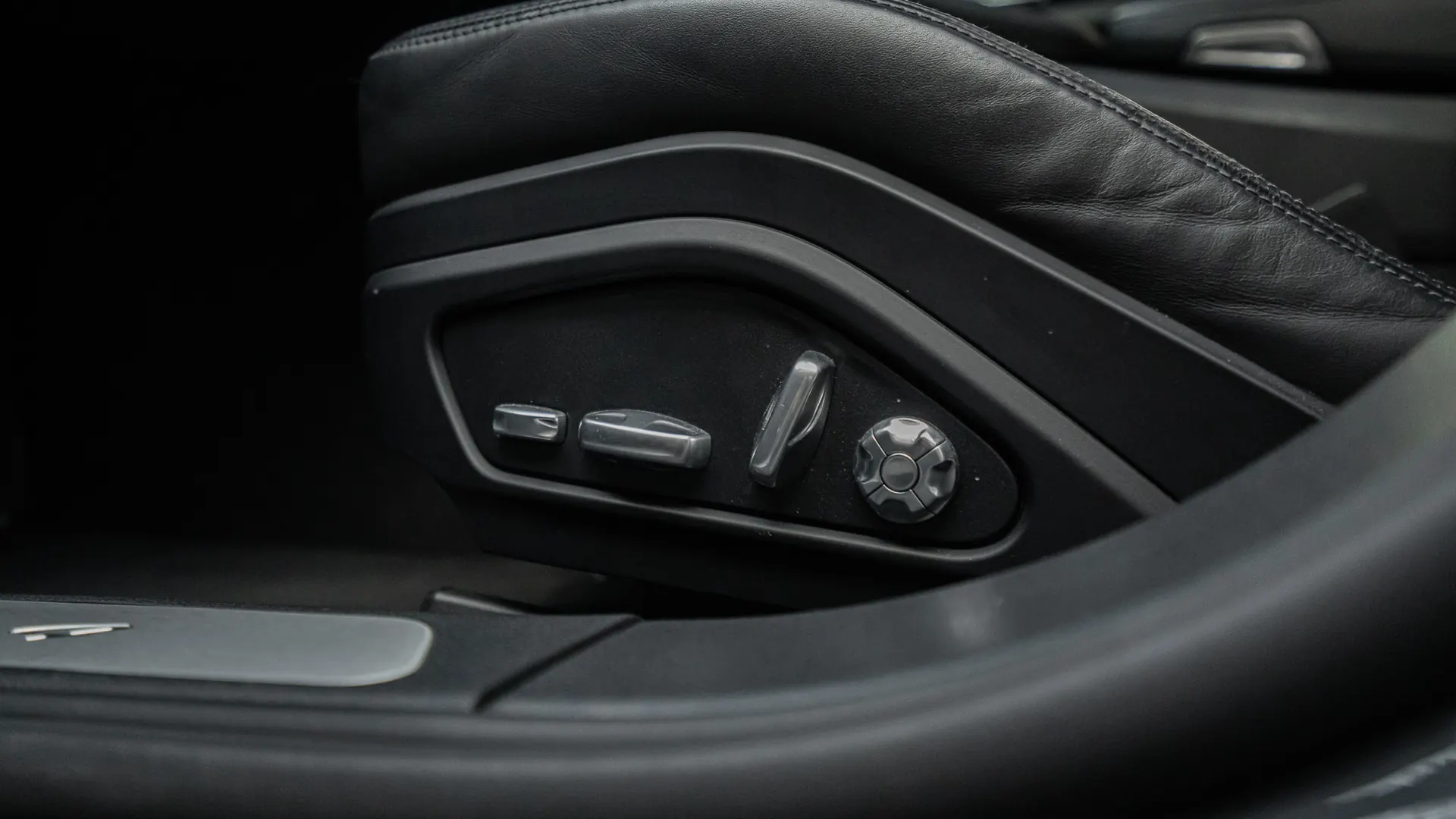 Porsche Panamera — photo 27