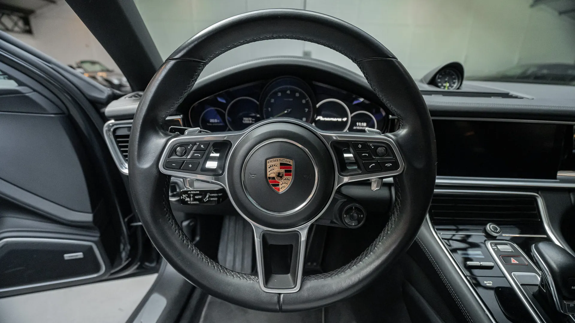 Porsche Panamera — photo 13