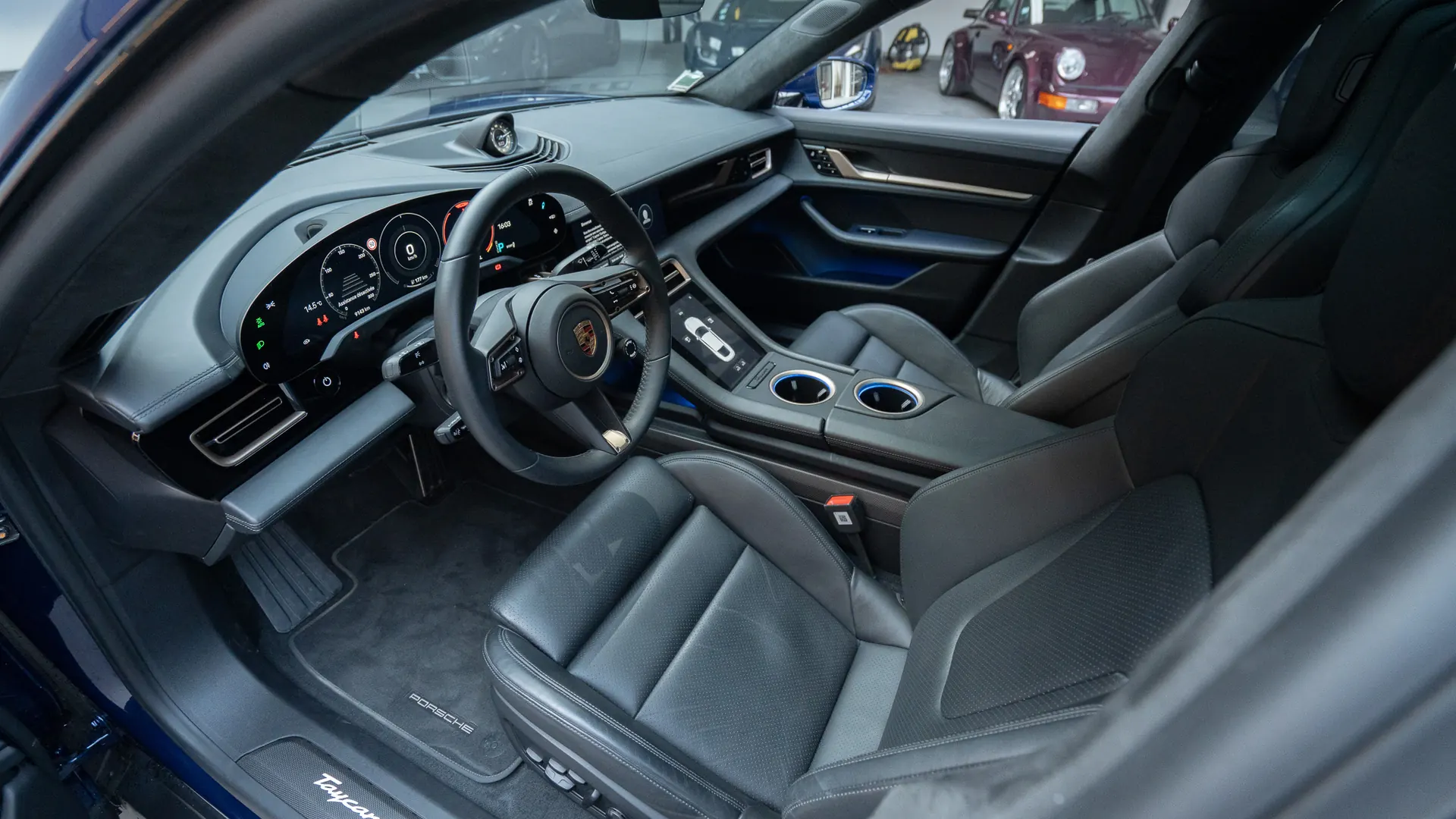 Porsche Taycan — photo 10