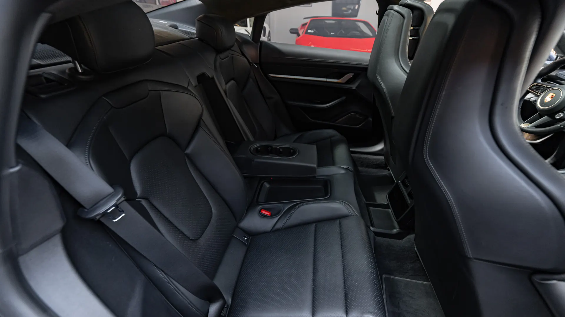 Porsche Taycan — photo 28