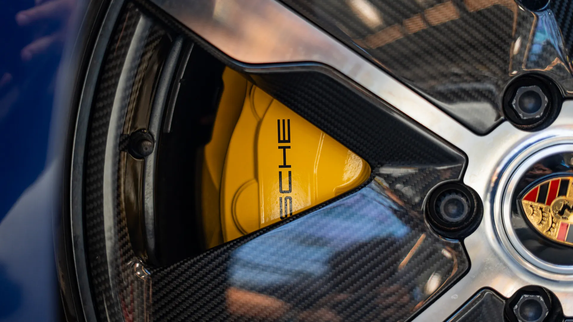 Porsche Taycan — photo 37