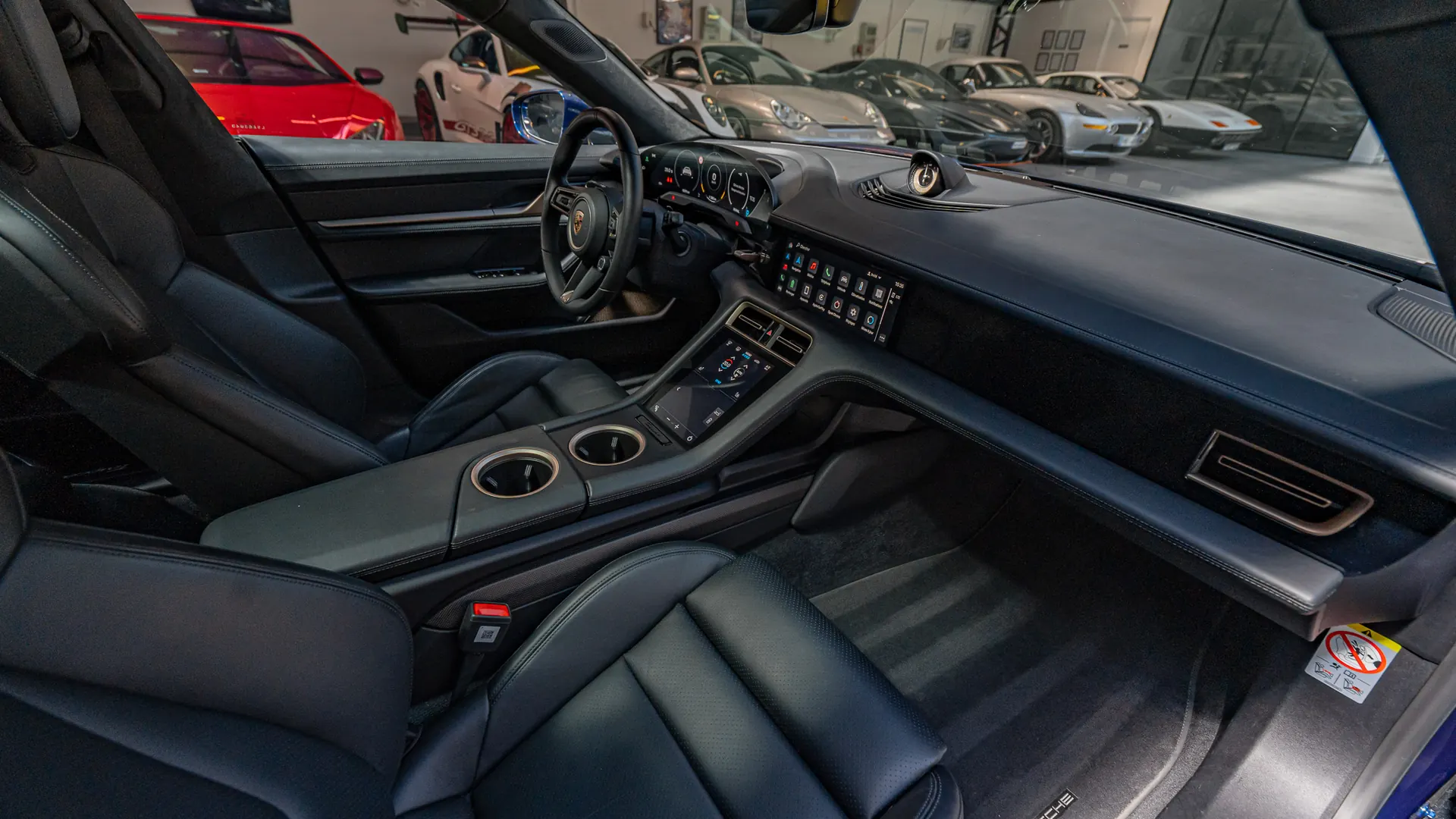 Porsche Taycan — photo 27