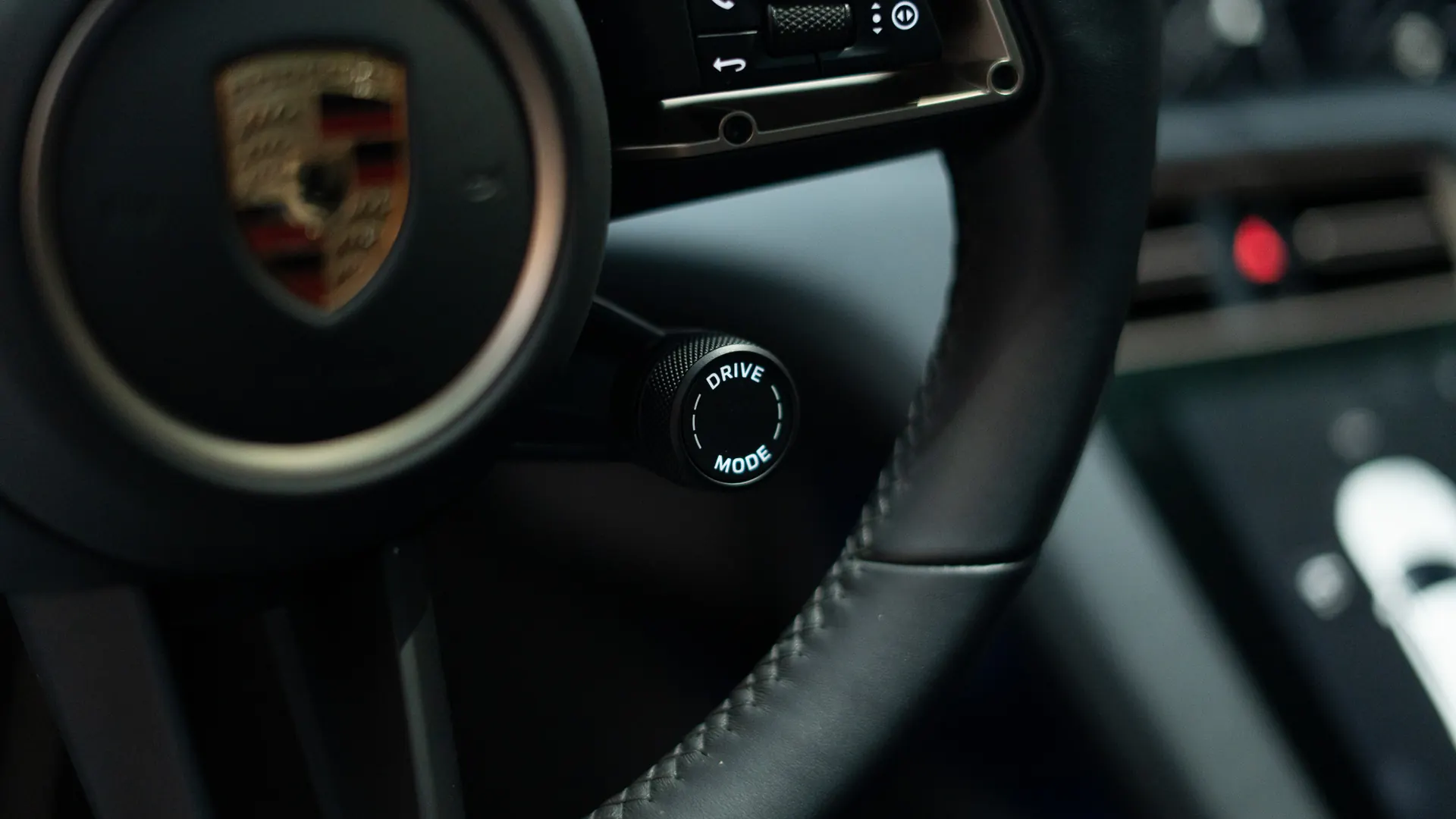 Porsche Taycan — photo 17