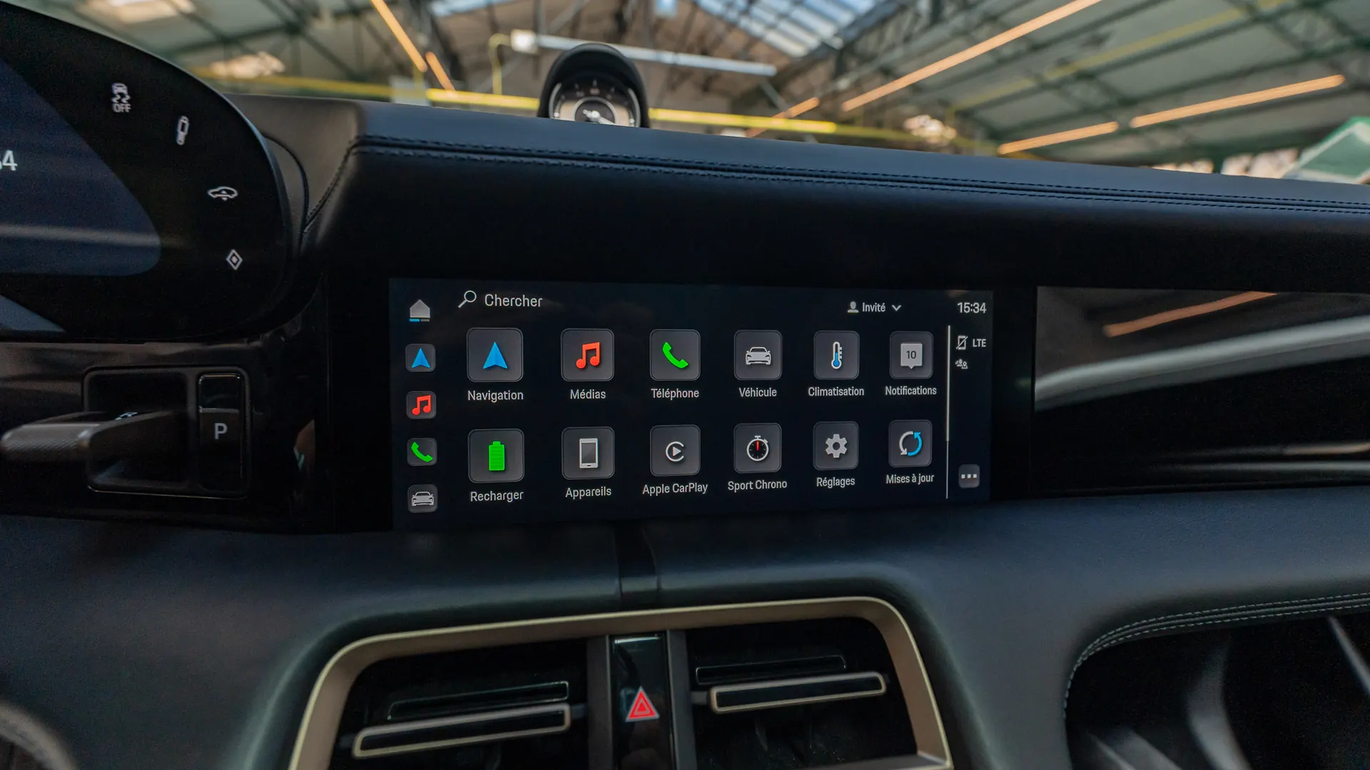 Porsche Taycan — photo 17