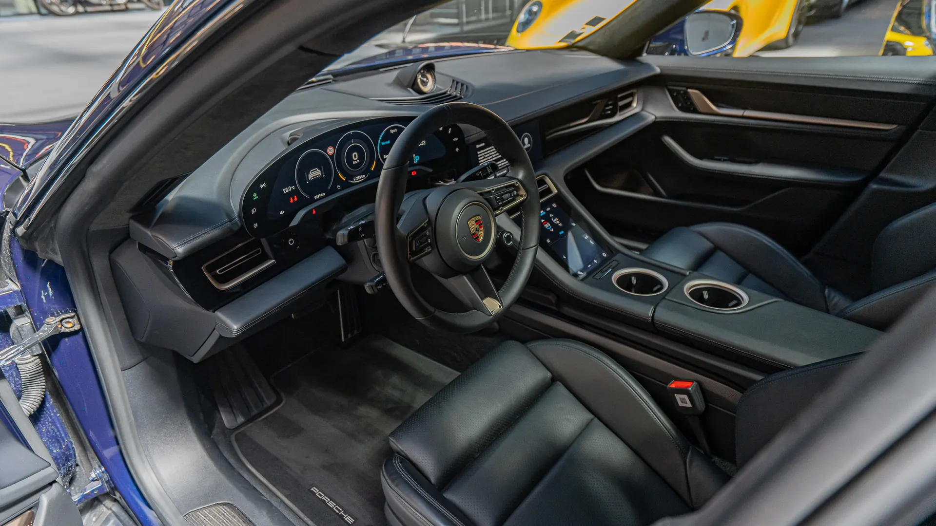 Porsche Taycan — photo 9