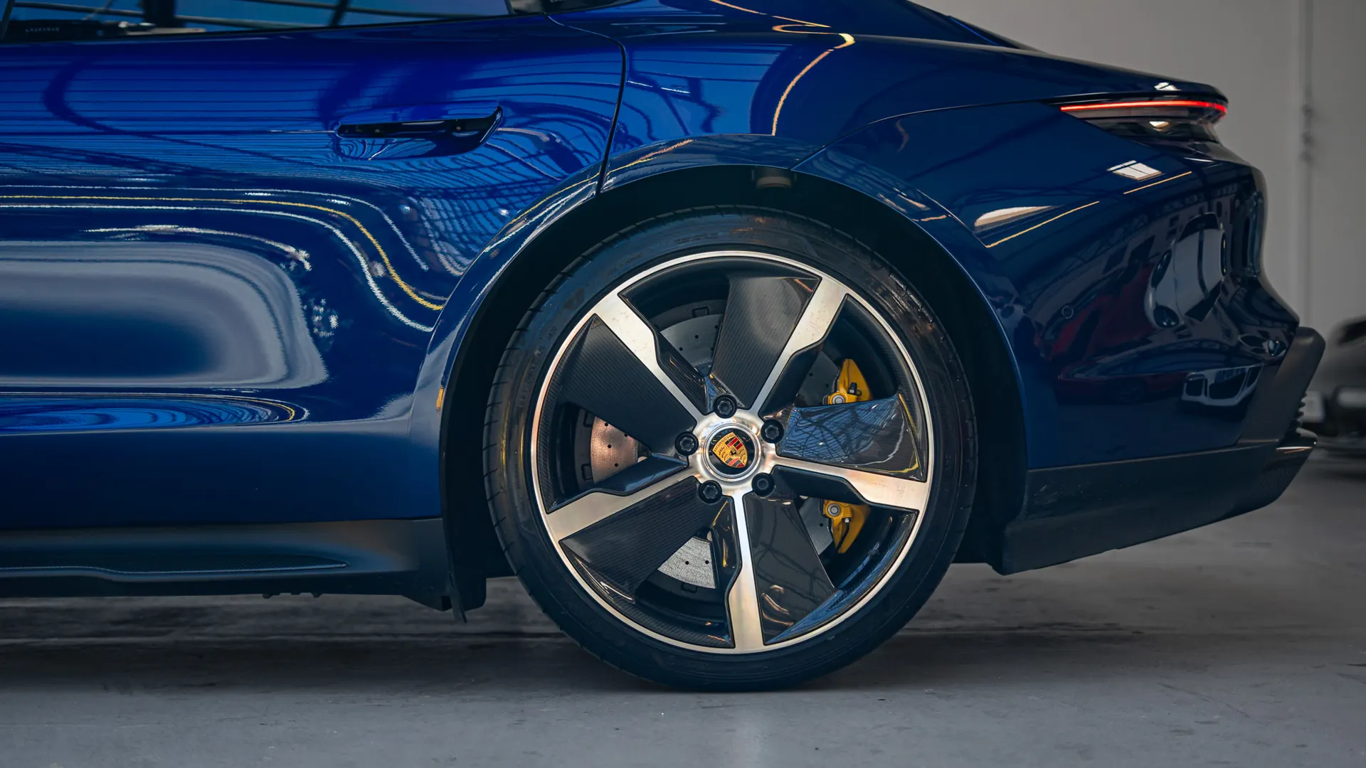 Porsche Taycan — photo 8