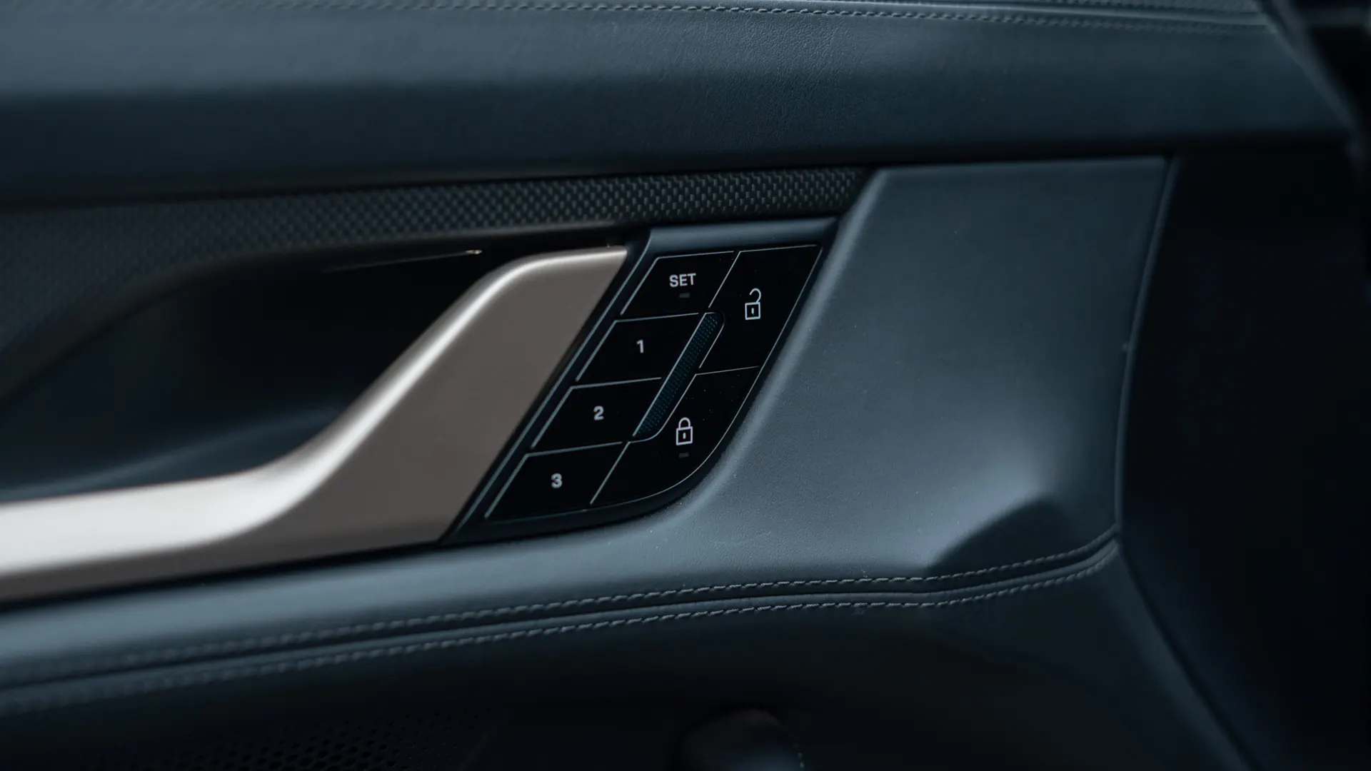 Porsche Taycan — photo 28