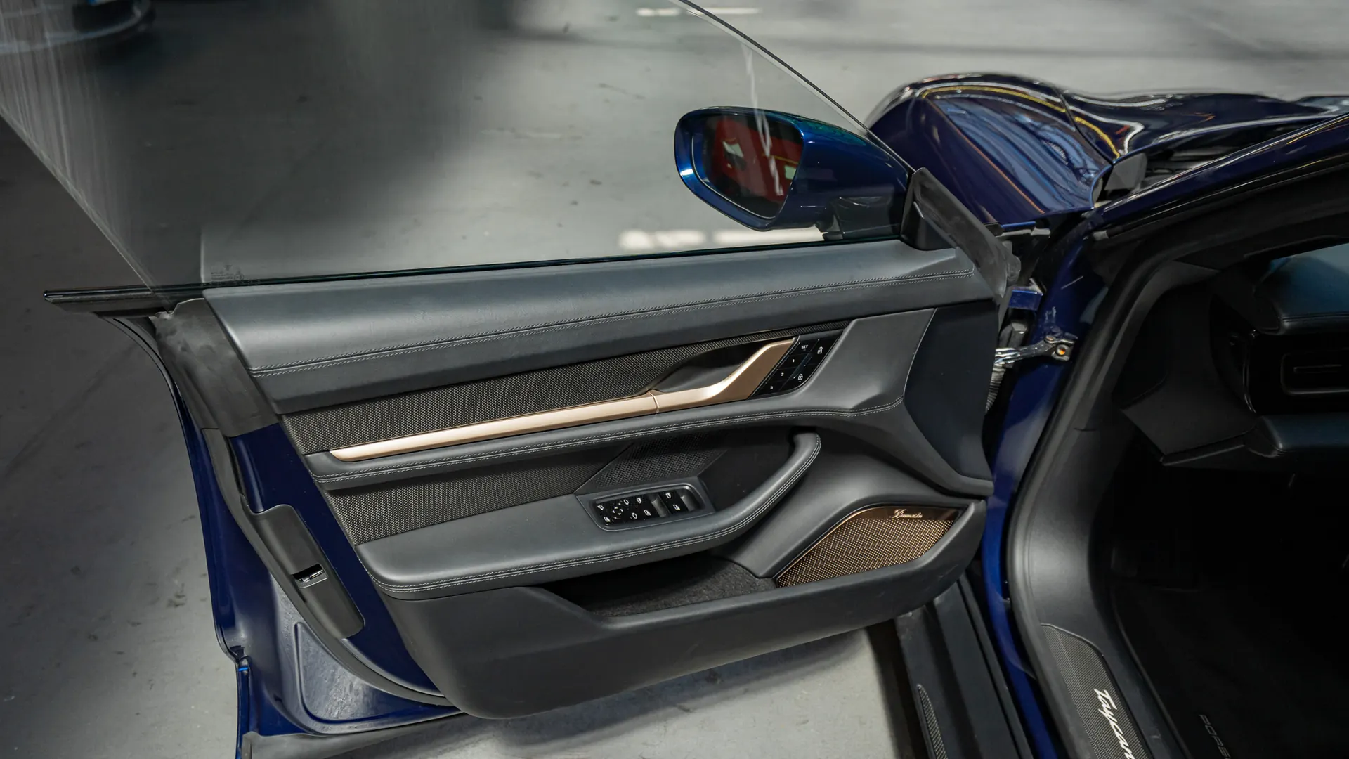 Porsche Taycan — photo 24