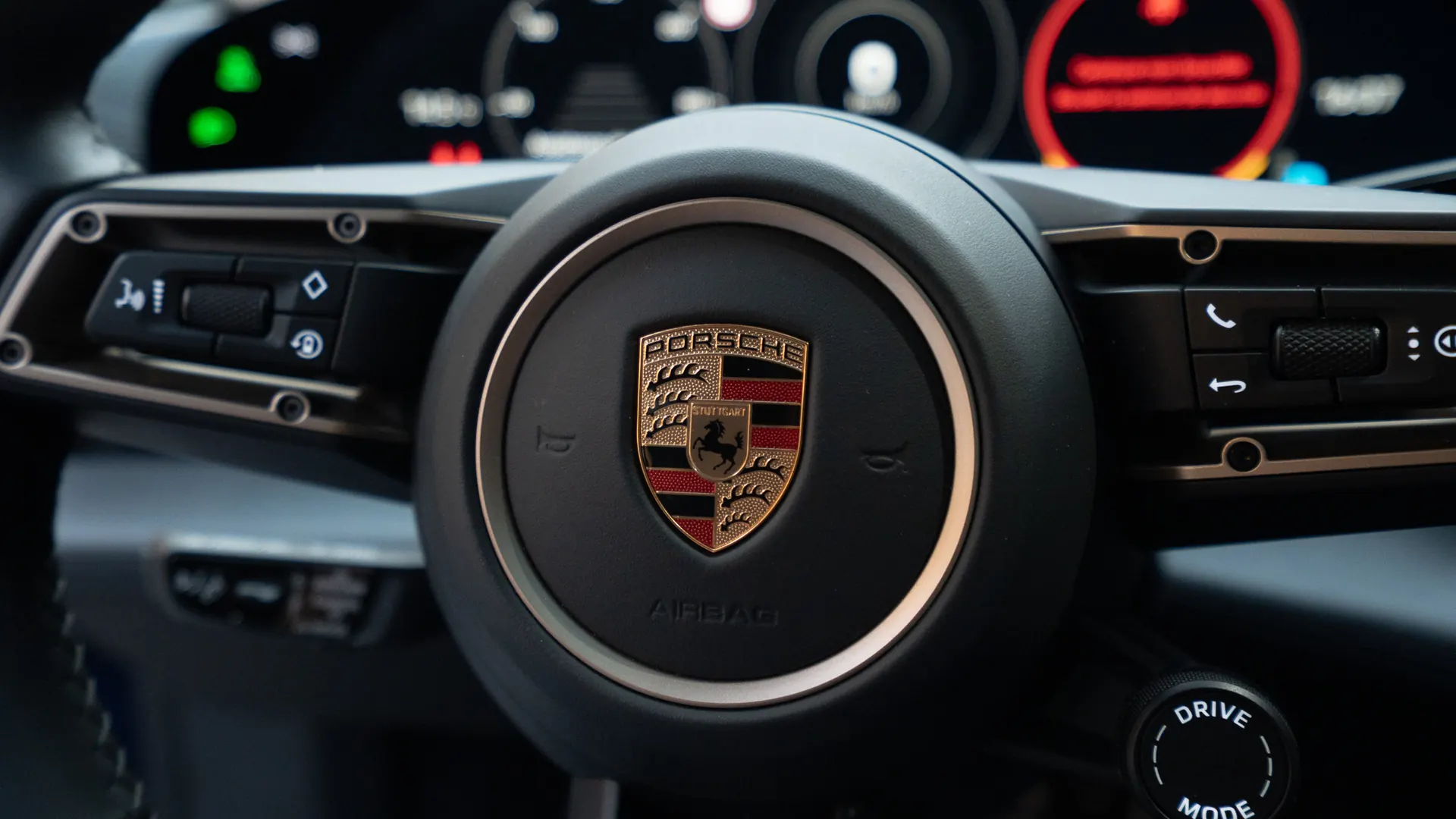 Porsche Taycan — photo 18
