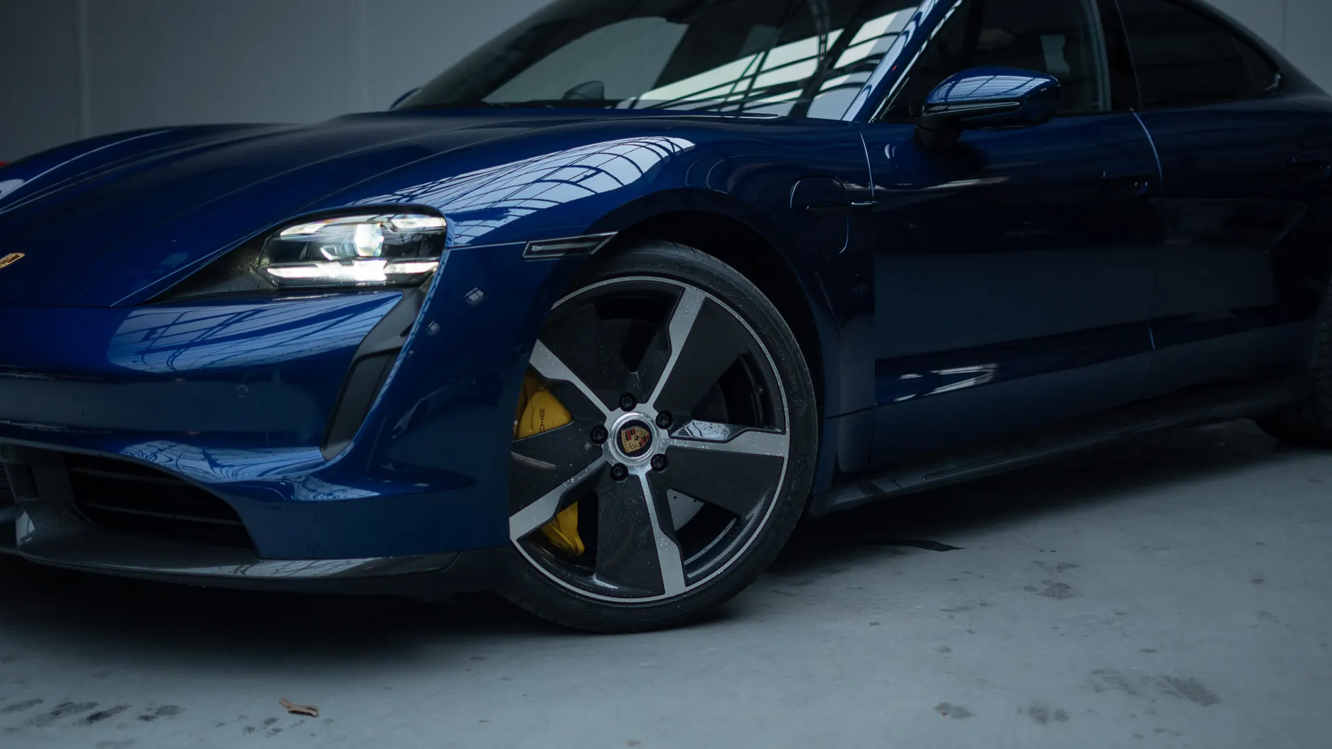 Porsche Taycan — photo 32