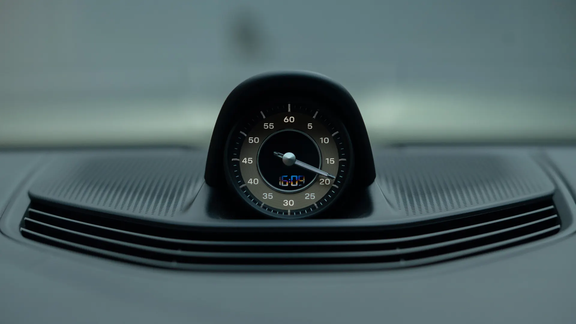 Porsche Taycan — photo 22