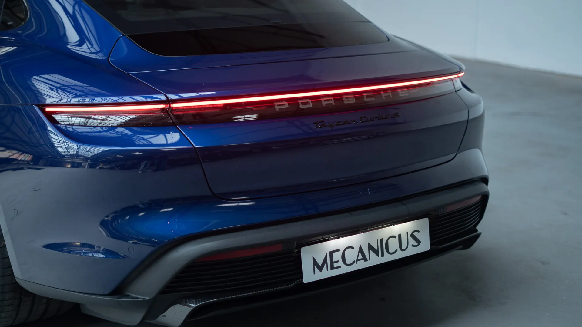 Porsche Taycan — photo 39