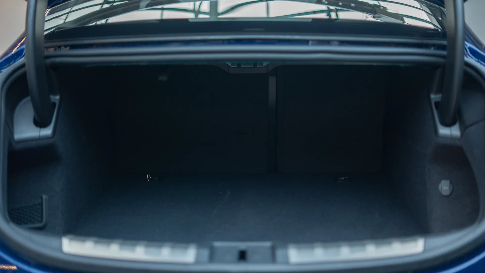 Porsche Taycan — photo 42