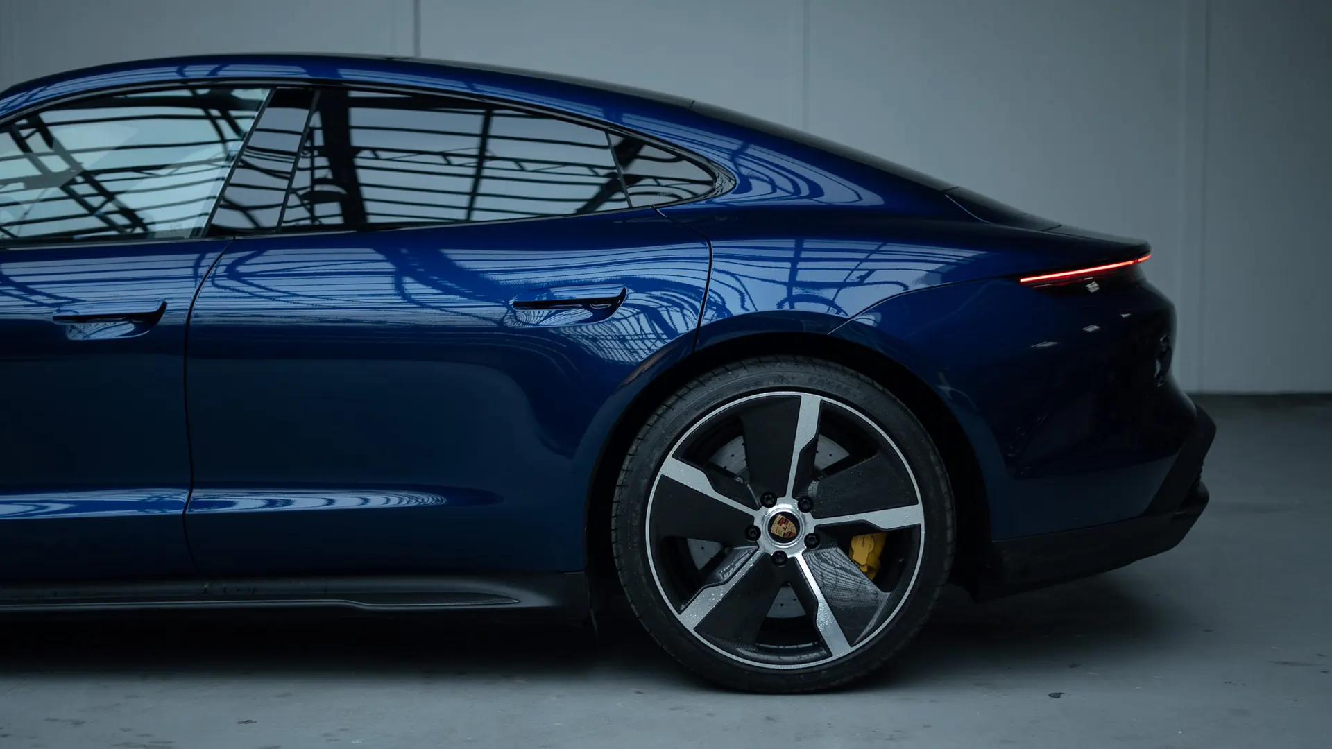 Porsche Taycan — photo 7