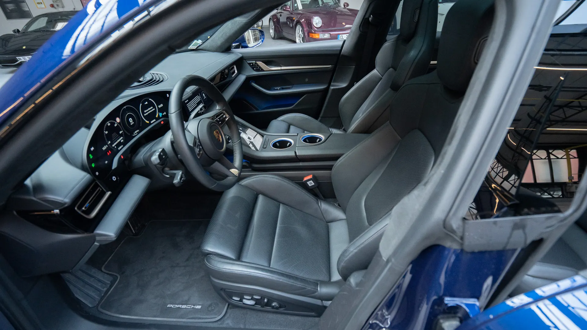 Porsche Taycan — photo 11