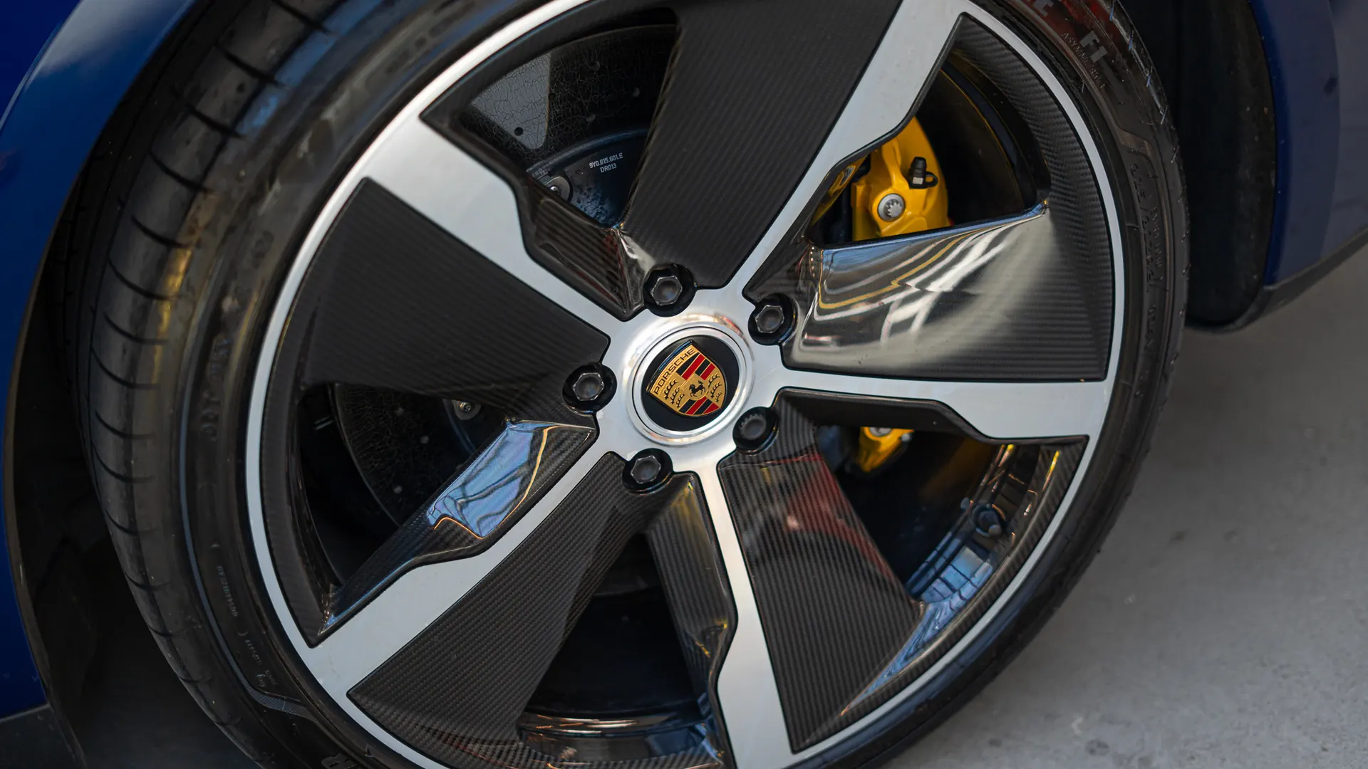Porsche Taycan — photo 38