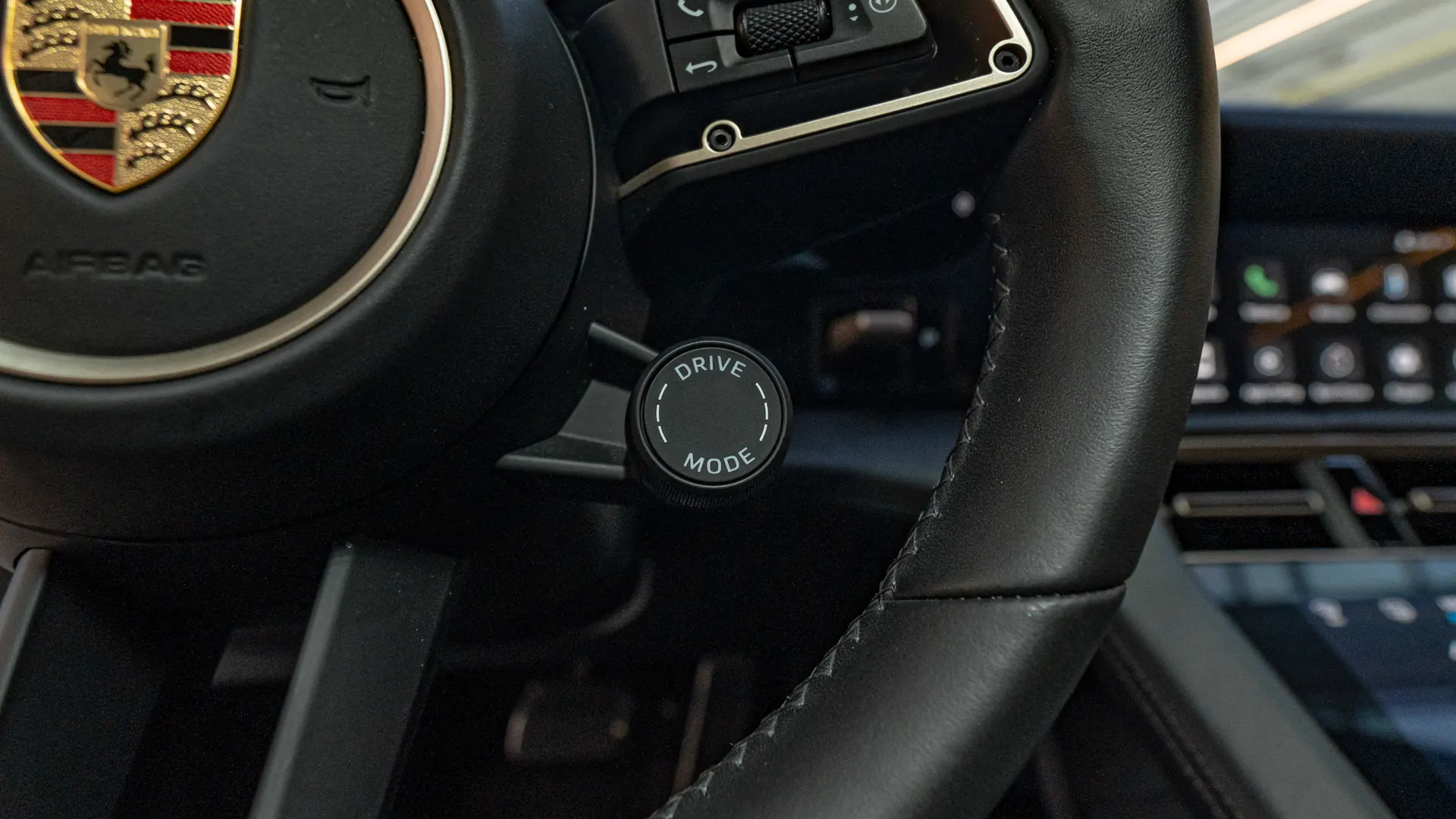 Porsche Taycan — photo 15